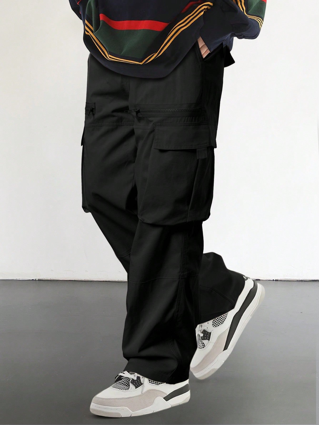 Loose Fit Men's Cargo Pants With Flap Pockets On The Side