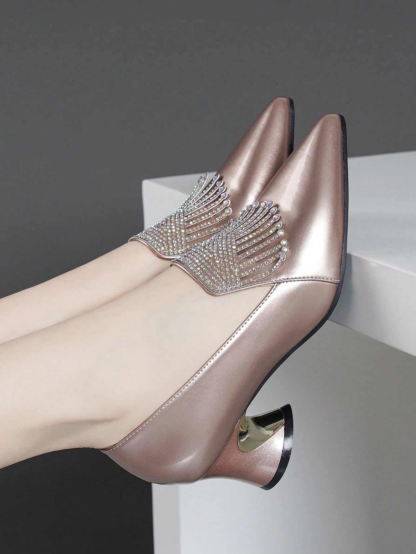 Women's Diamante Decor Pointed Toe Block Heel Shoes