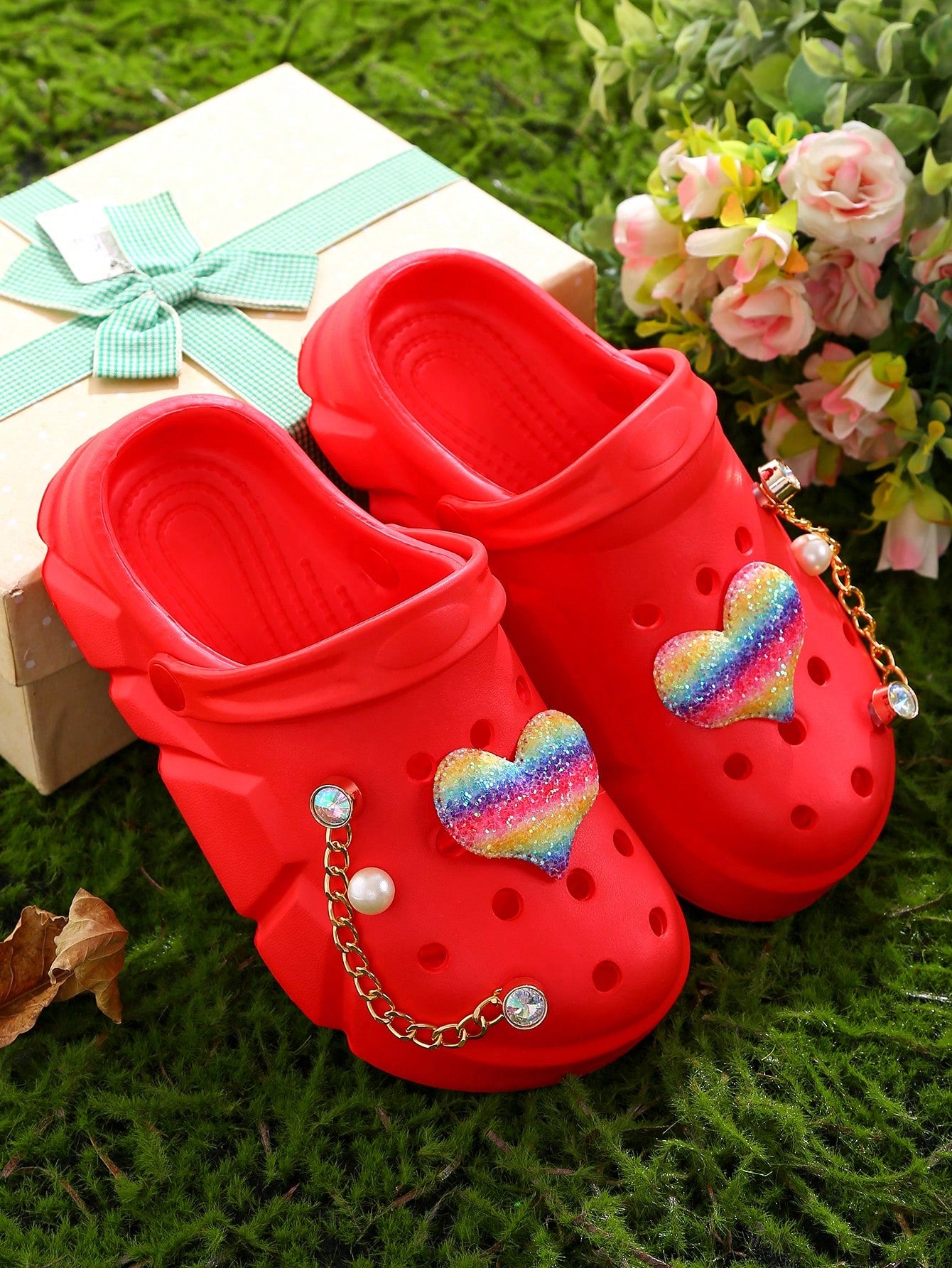 Casual Breathable Clogs With Cute Cartoon Charms For Girls, Quick Drying Lightweight Anti Slip Clogs For Indoor Outdoor Shower Beach Pool, All Seasons