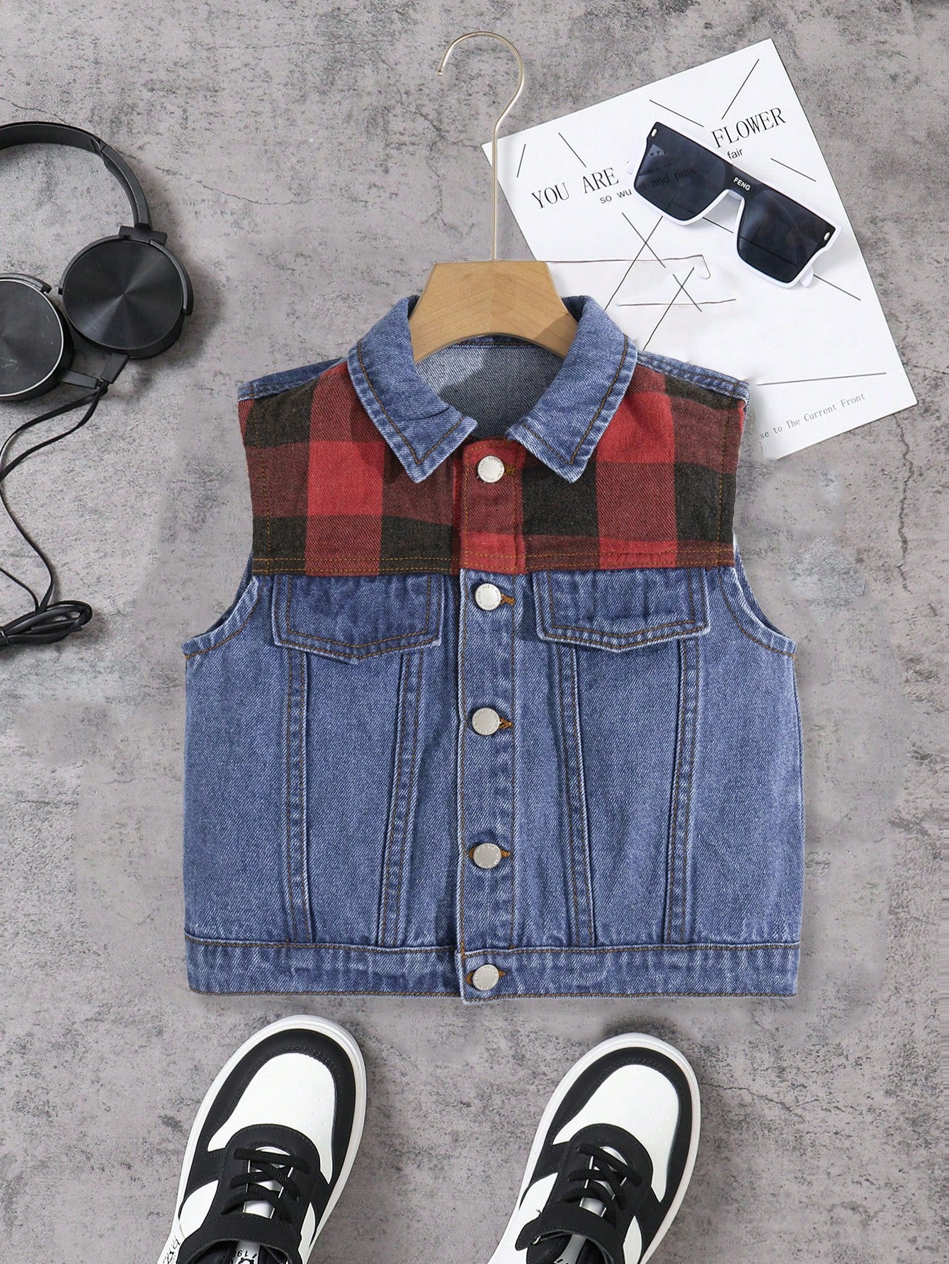 Young Boy Casual Fashionable Contrasting Plaid Patchwork Blue Sleeveless Denim Vest Jacket For Vacation And Dailywear