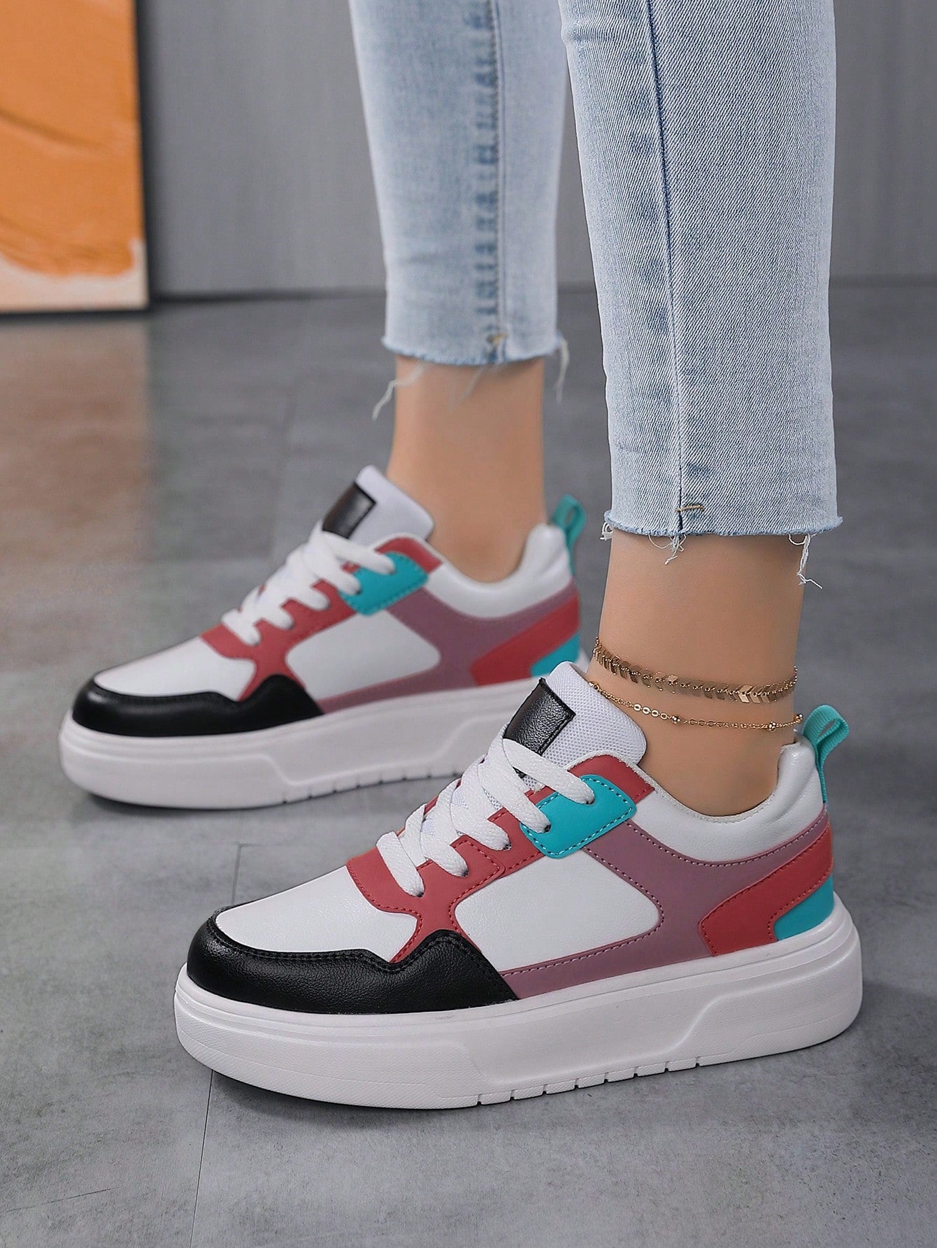 Fashionable Women Sports Shoes, Minimalist Style Classic White Casual Skateboard Shoes, Solid Color Versatile Round Toe Thick Platform Height-Increasing Outdoor Hiking Sneakers.