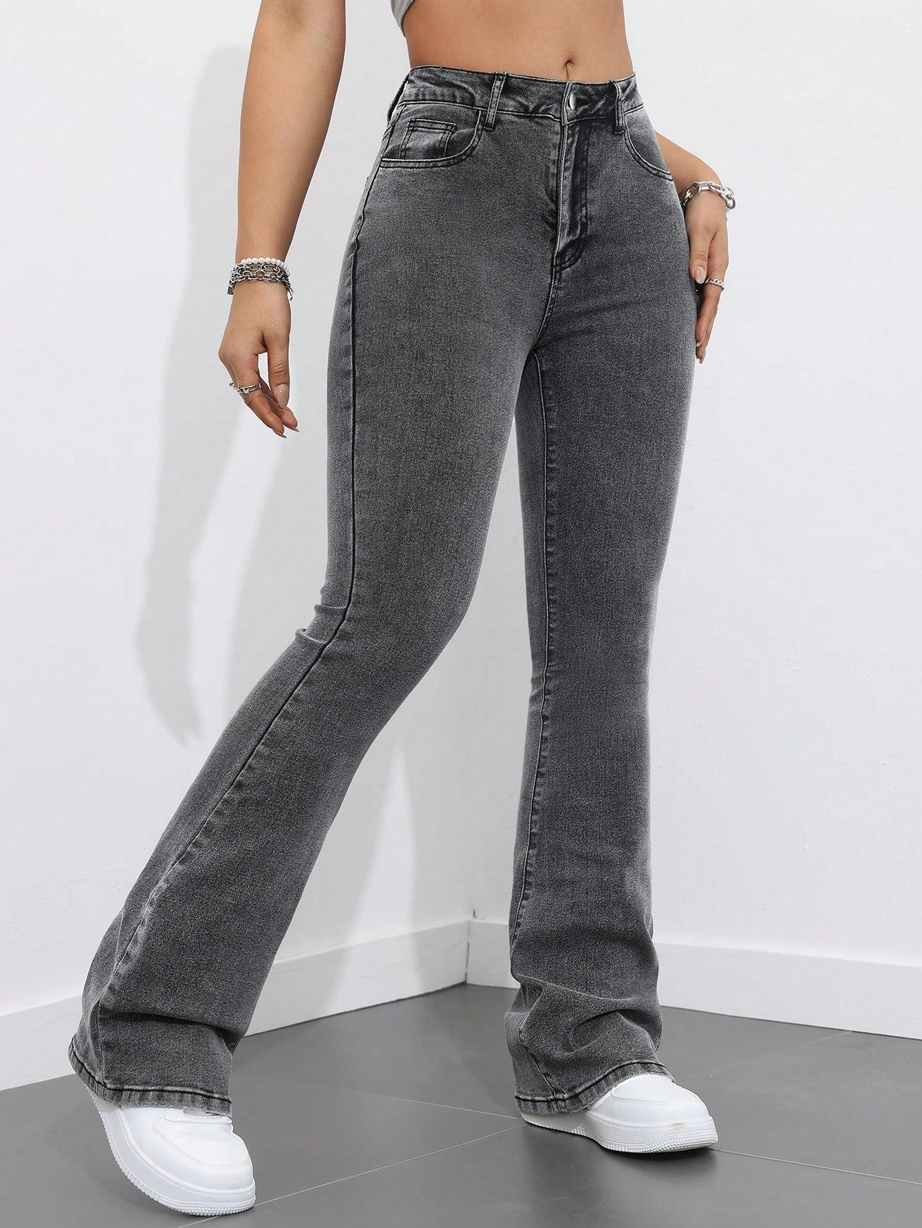 Solid Color Flared Jeans With Slanted Pockets