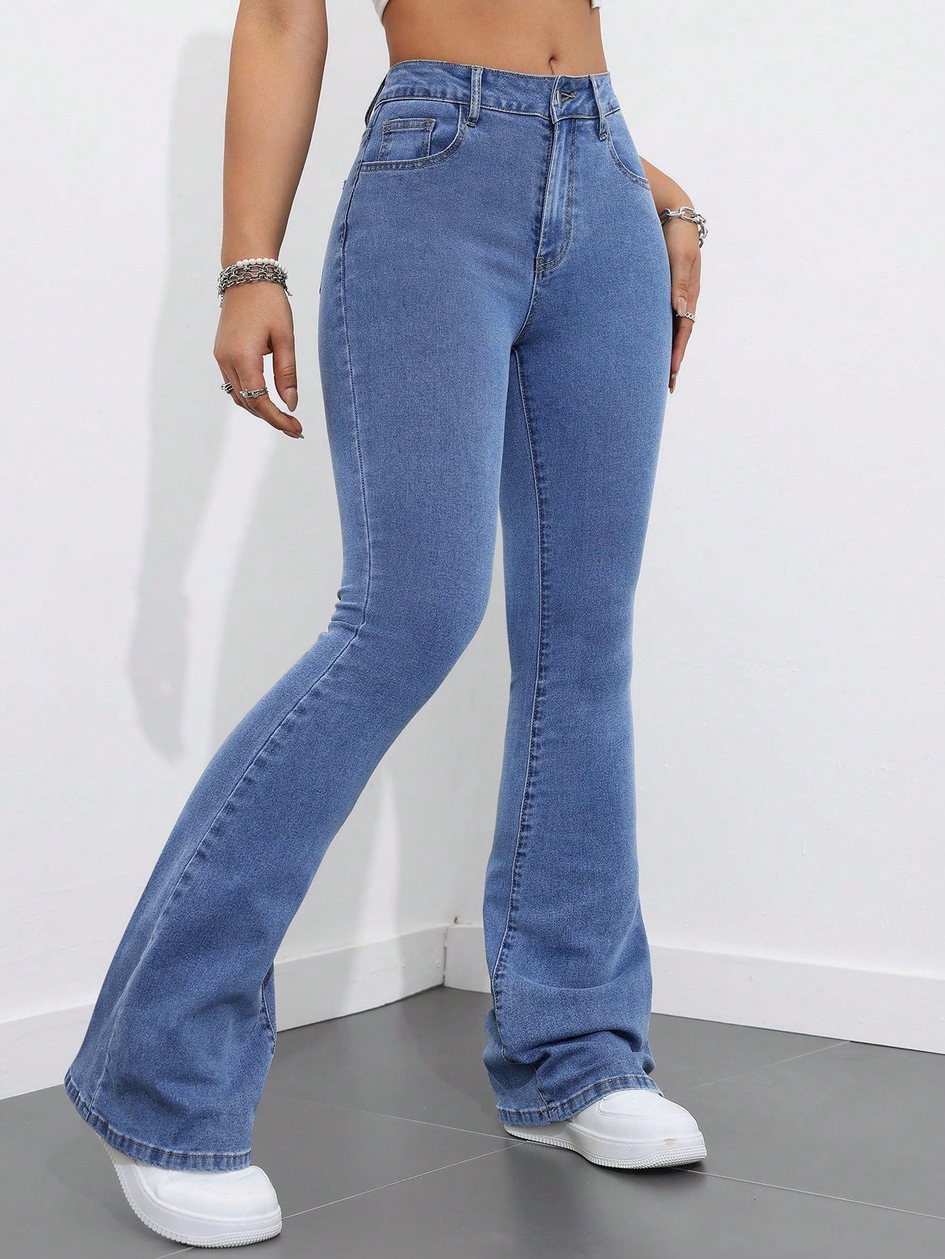 Solid Color Flared Jeans With Slanted Pockets