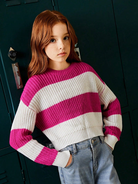 This Color-Blocked Cropped Sweater For Teenage Girls Showcases Fashionable Energy. The Contrasting Color Design Is Full Of Personality And Unique Charm. The Cropped Design Exhibits A Trendy Sense Of Fashion, Highlighting Personal Style. The Soft And Comfo