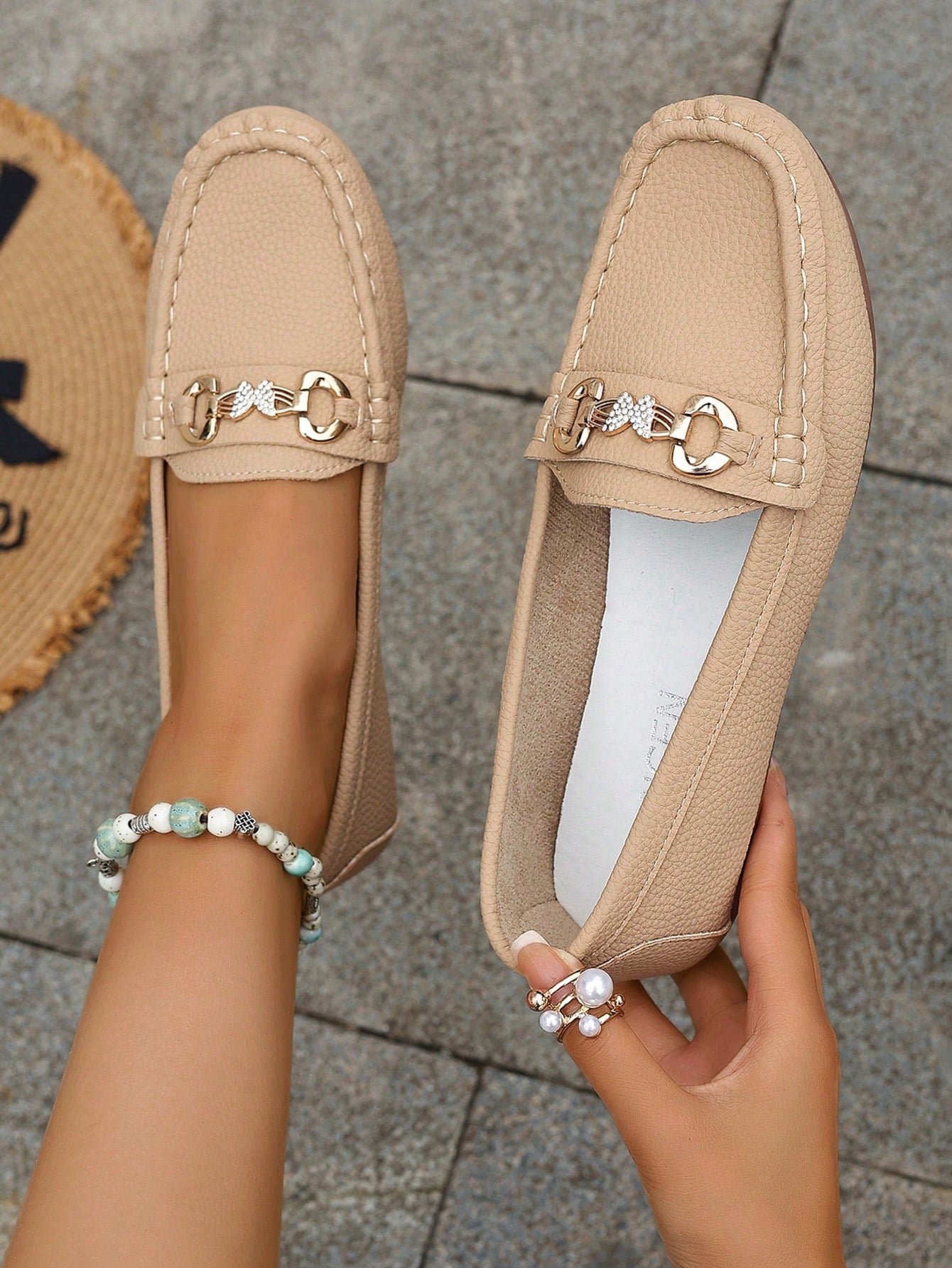 Women Metal Chain Decorated Flat Shoes Round Toe Casual Slip Resistant White Loafers For Spring And Autumn