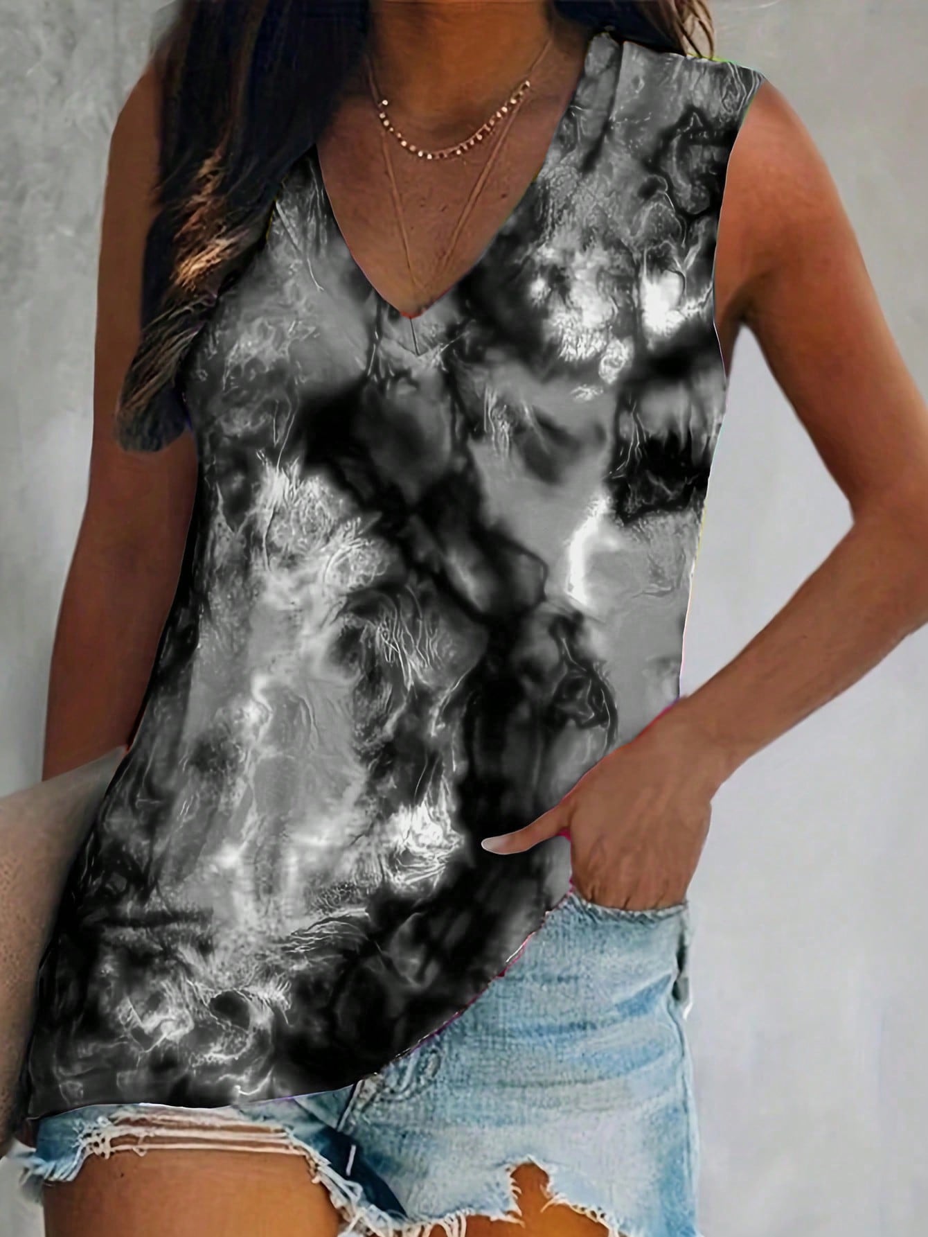 Plus Size Abstract Tie Dye Tank Top, Casual Sleeveless V Neck Top For Summer & Spring, Women's Plus Size Clothing