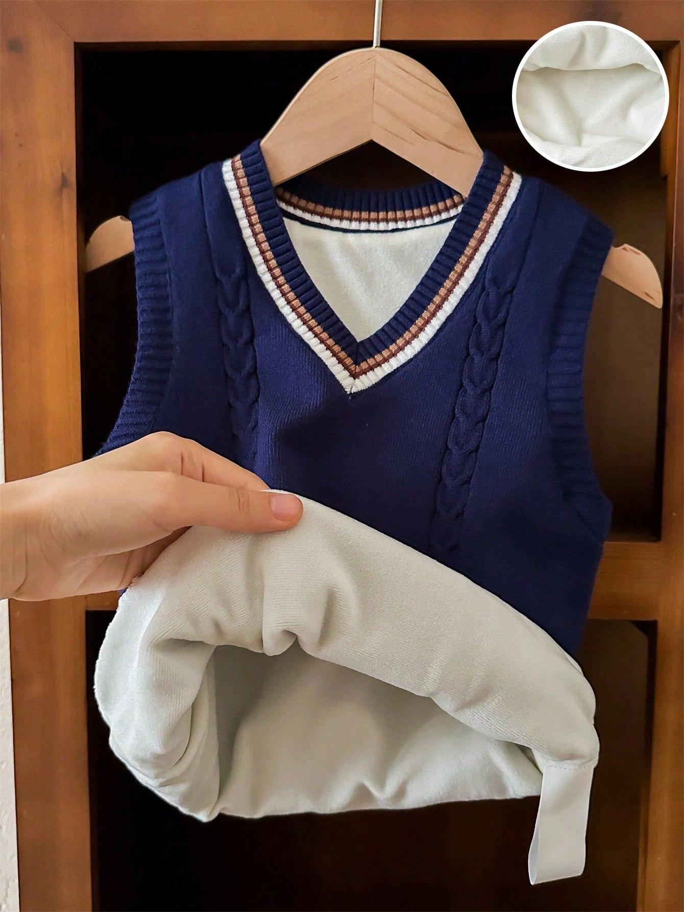 Young Boy 1pc College Style Loose-Fit Double-Layered Sweater Vest With V-Neckline, Thermal Lined For Comfort And Warmth. Suitable For School, Gathering, Returning Season, Wedding And Party.