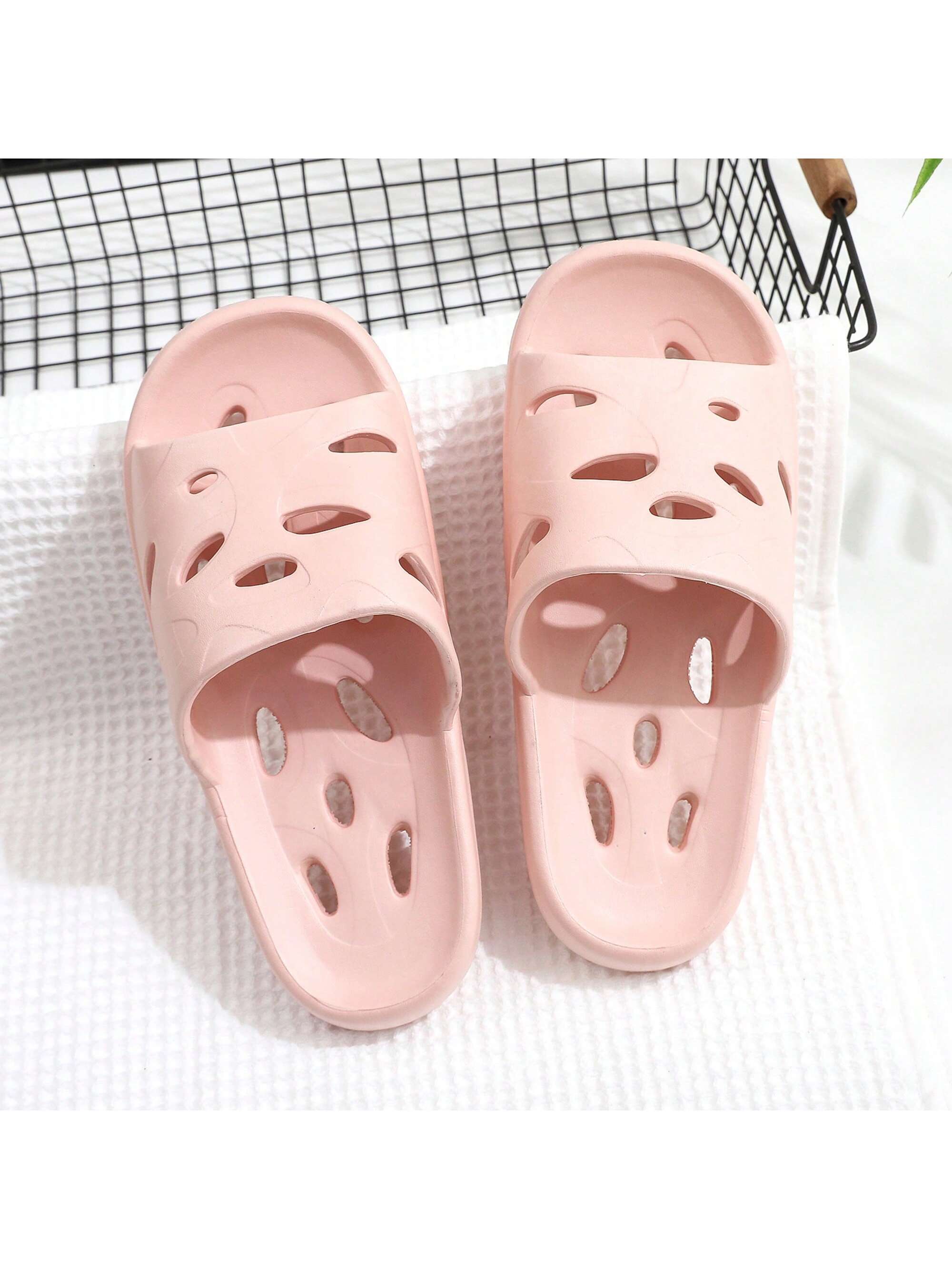 Unisex Summer Bathroom Slippers Indoor Shower Shoes With Hollow Out Design And Water Drainage System