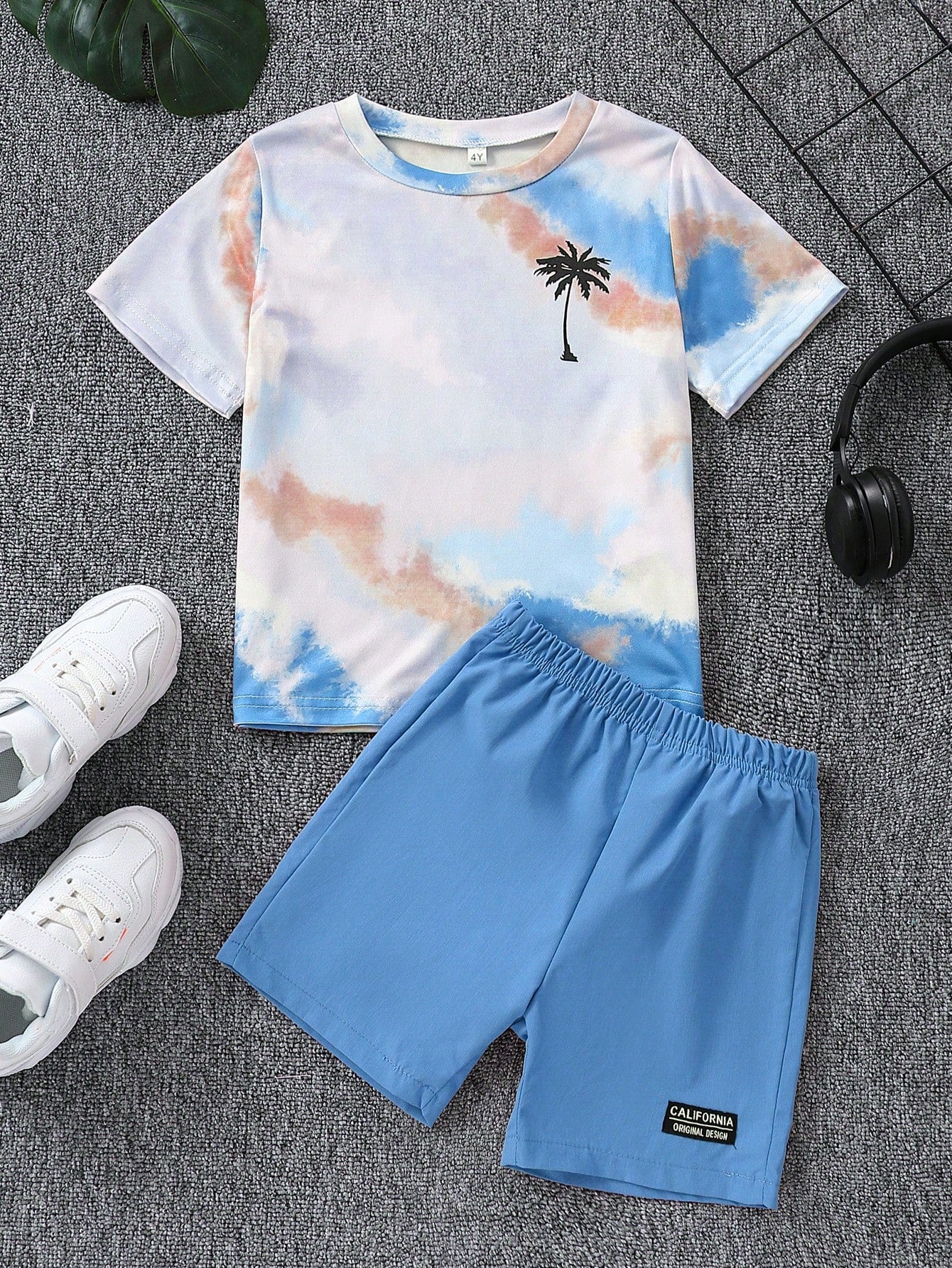 Young Boy 2pcs Coconut Tree Tie-Dyed Print Round Neck Short Sleeve T-Shirt And Letter Patched Shorts Set, Suitable For Vacation, Summer, Beach, Casual, Daily Wear, And Parties