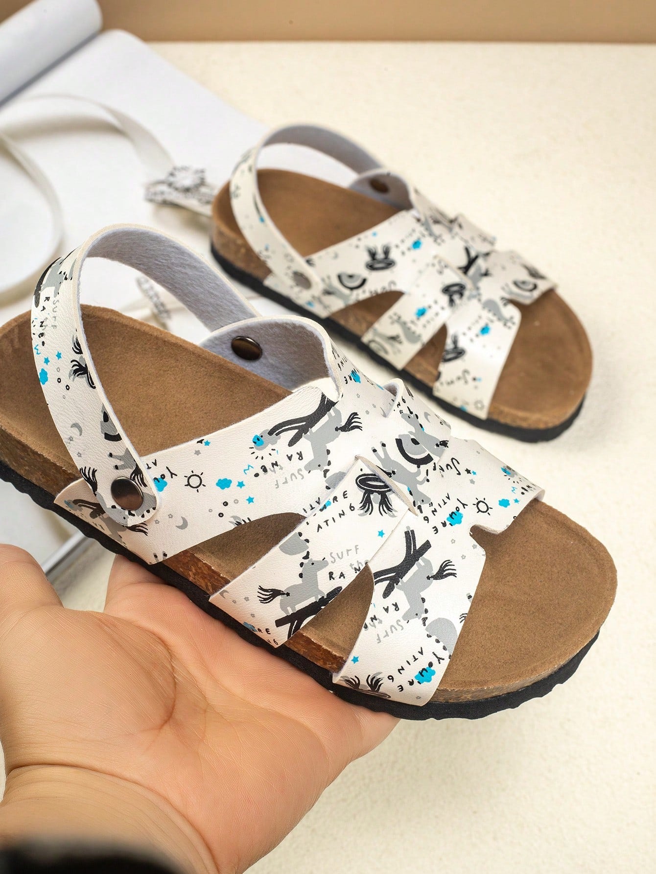 1pair Comfortable And Fashionable Classic Girls' Flat Sandals