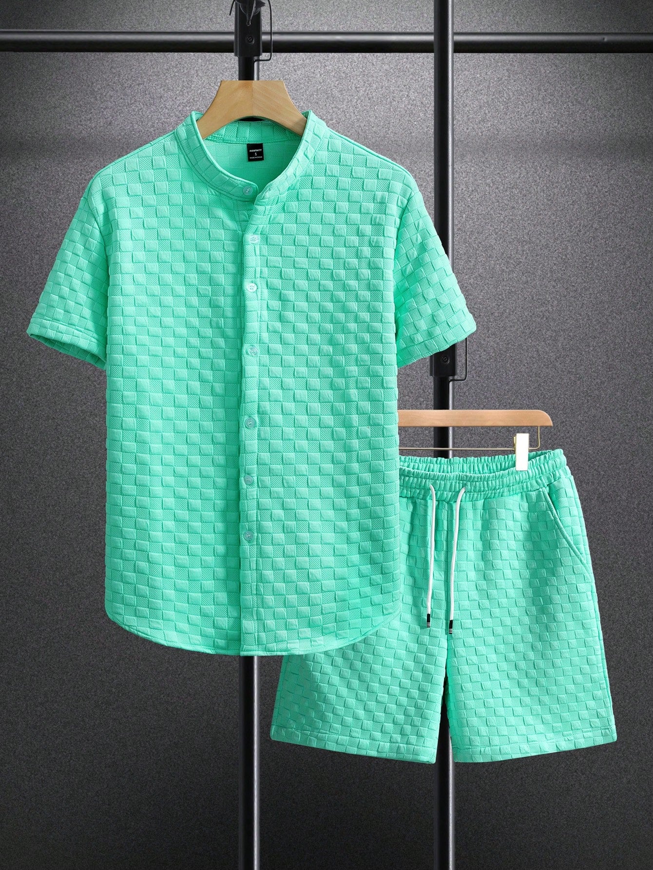 Men's Solid Color Textured Short Sleeve Shirt And Shorts Set For Spring And Summer