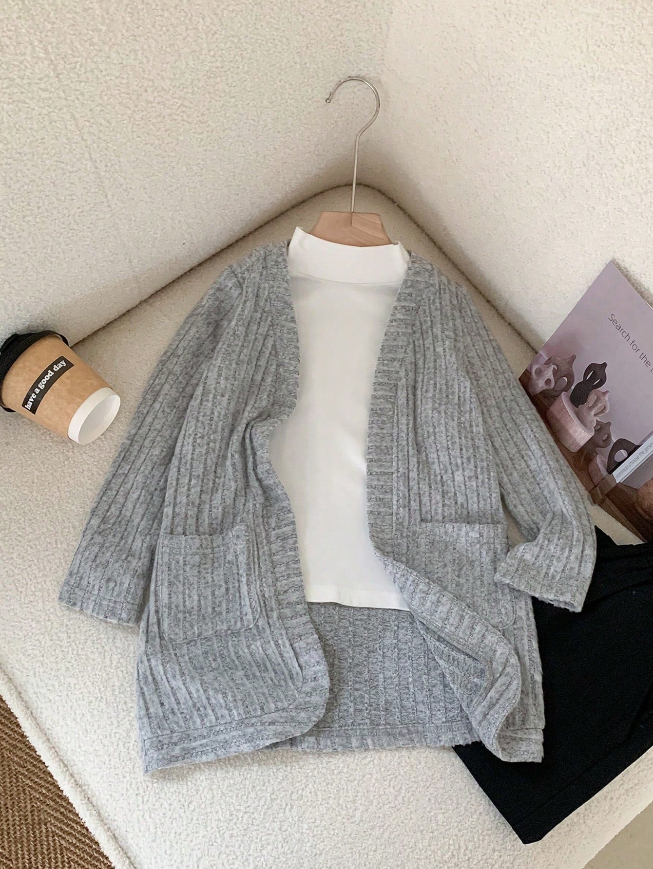 Girls Casual Gray Knit Cardigan, Made Of Soft And Delicate Fabric That Is Skin-Friendly And Provides Excellent Warmth And Comfort. The Loose Fit Design Allows Children To Move Freely, Creating A Relaxed And Casual Style With A Unique Japanese-Inspired Cha