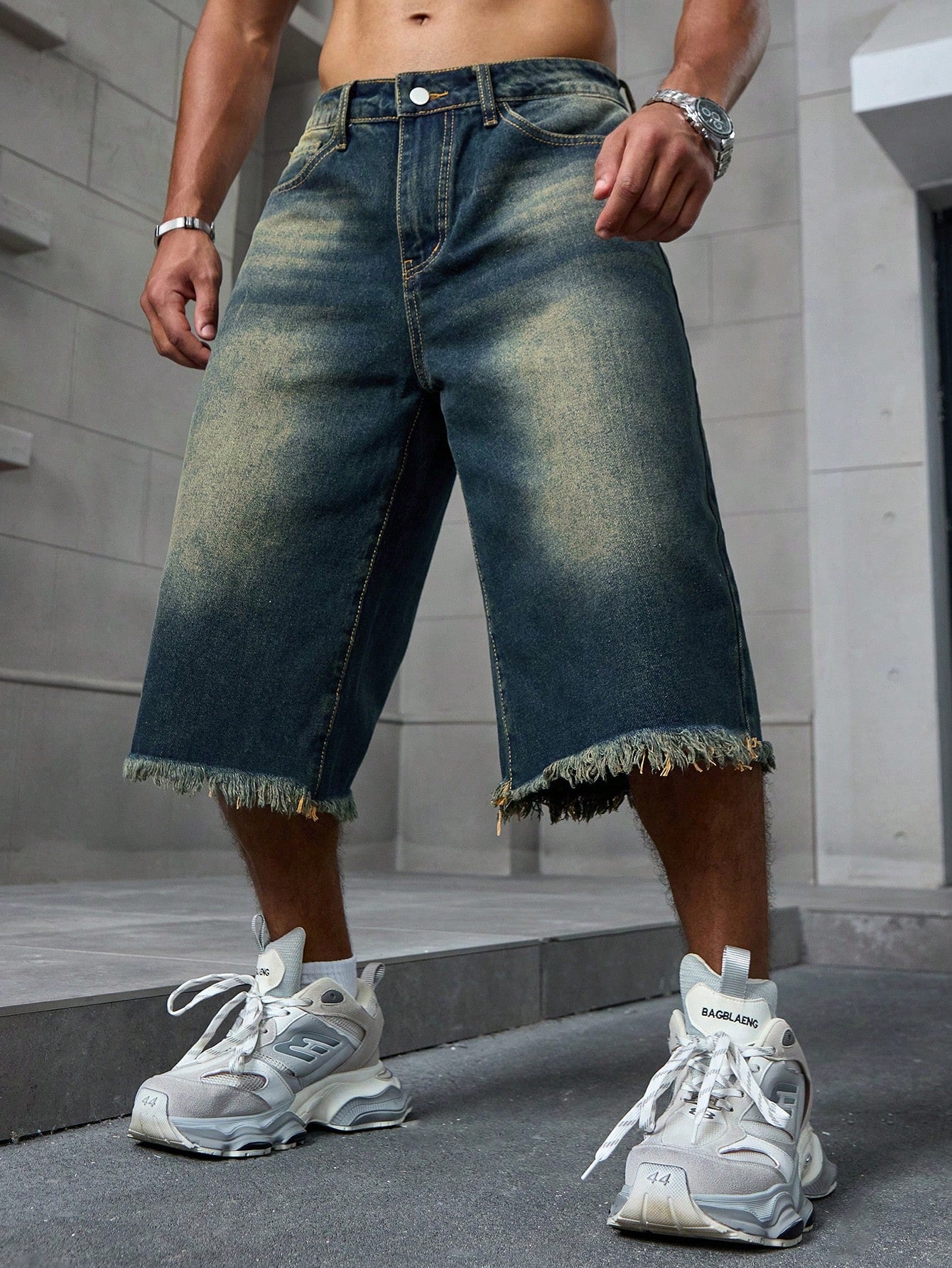 Men Fashionable Loose-Fit Distressed Denim Shorts For Summer