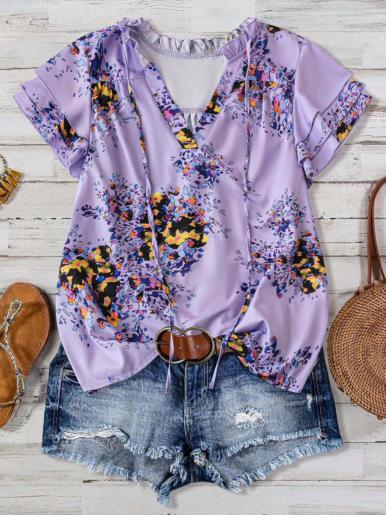 Plus Size V-Neck Shirt With Floral Print And Ruffle Hem