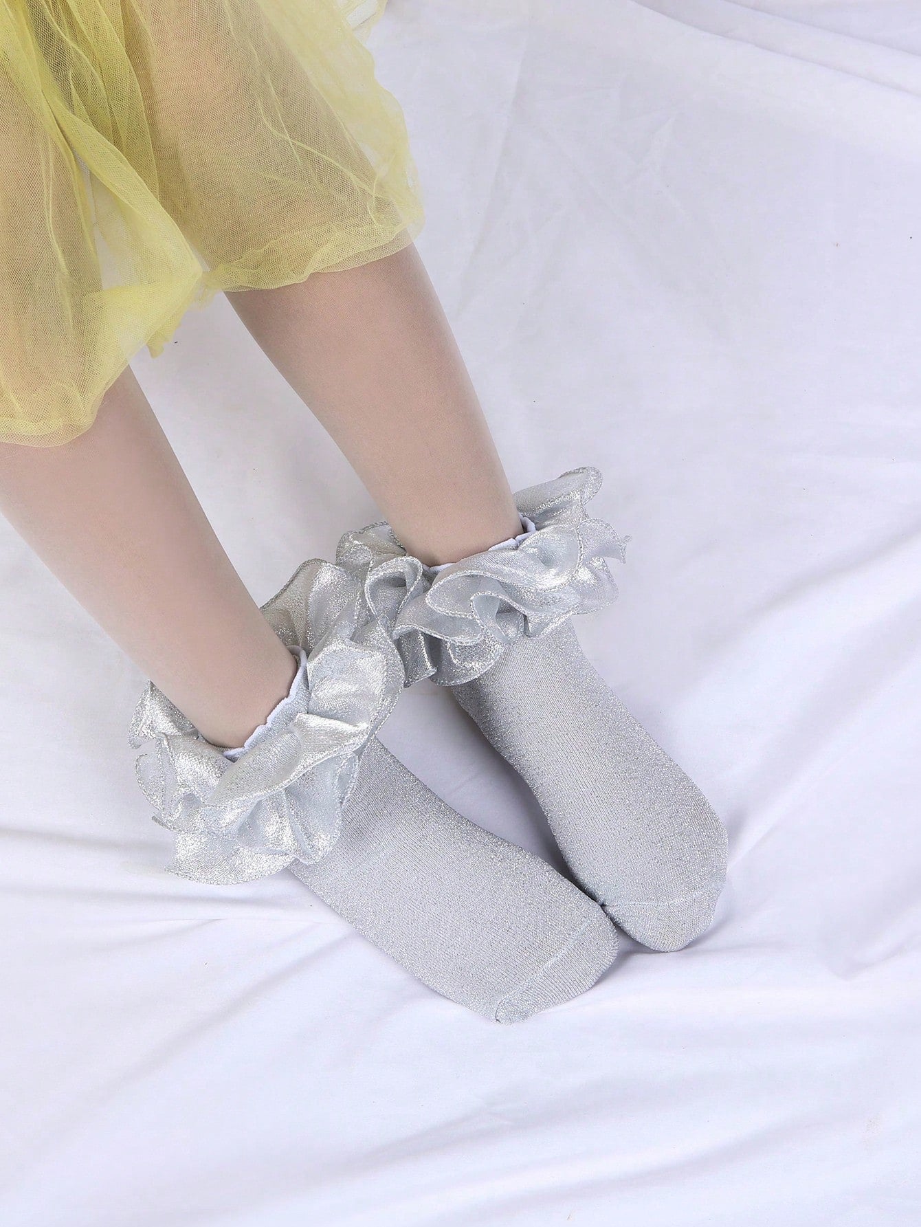 1pair Kids' Solid Color Shiny Glitter Large Lace Trim Ankle Socks