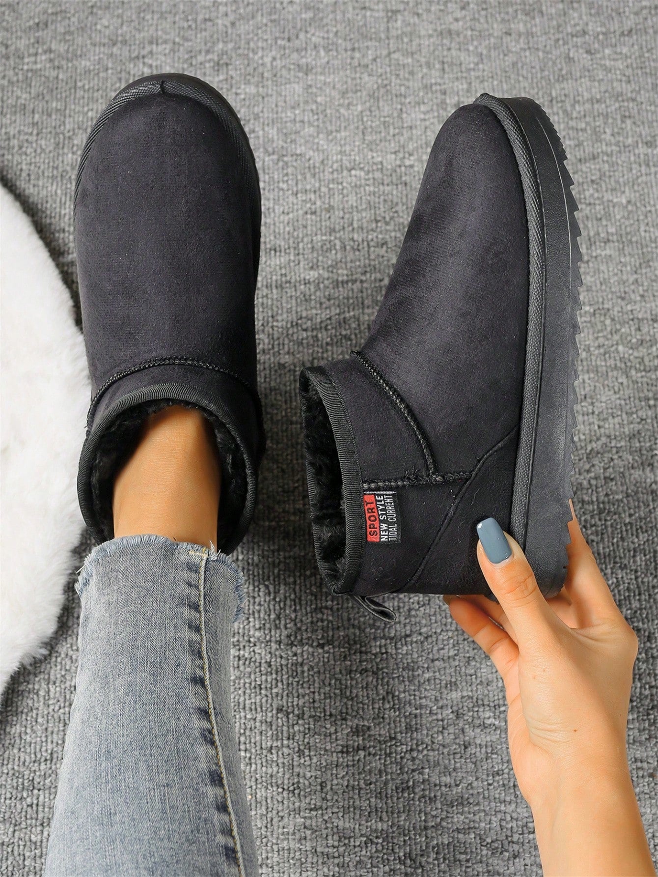 Solid Color Women's Fur-Lined Winter Short Boots, Chelsea Style, Slip-On, Fashionable Winter Shoes