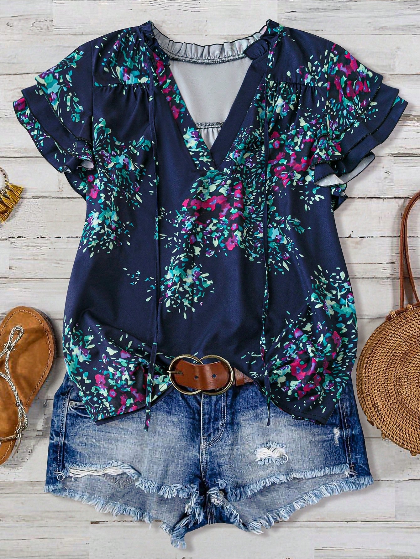 Plus Size V-Neck Shirt With Floral Print And Ruffle Hem