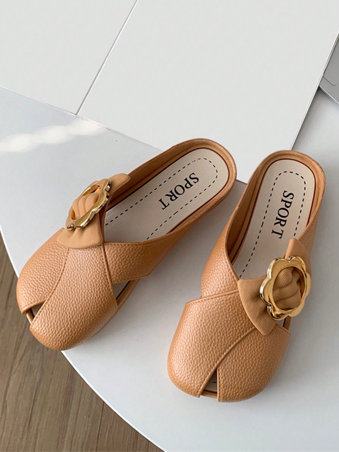 Ladies Breathable Hollow Out Slip-On Slippers Fashionable Daily Outdoor Comfortable Flat Shoes Summer Casual Beach Backless Mules