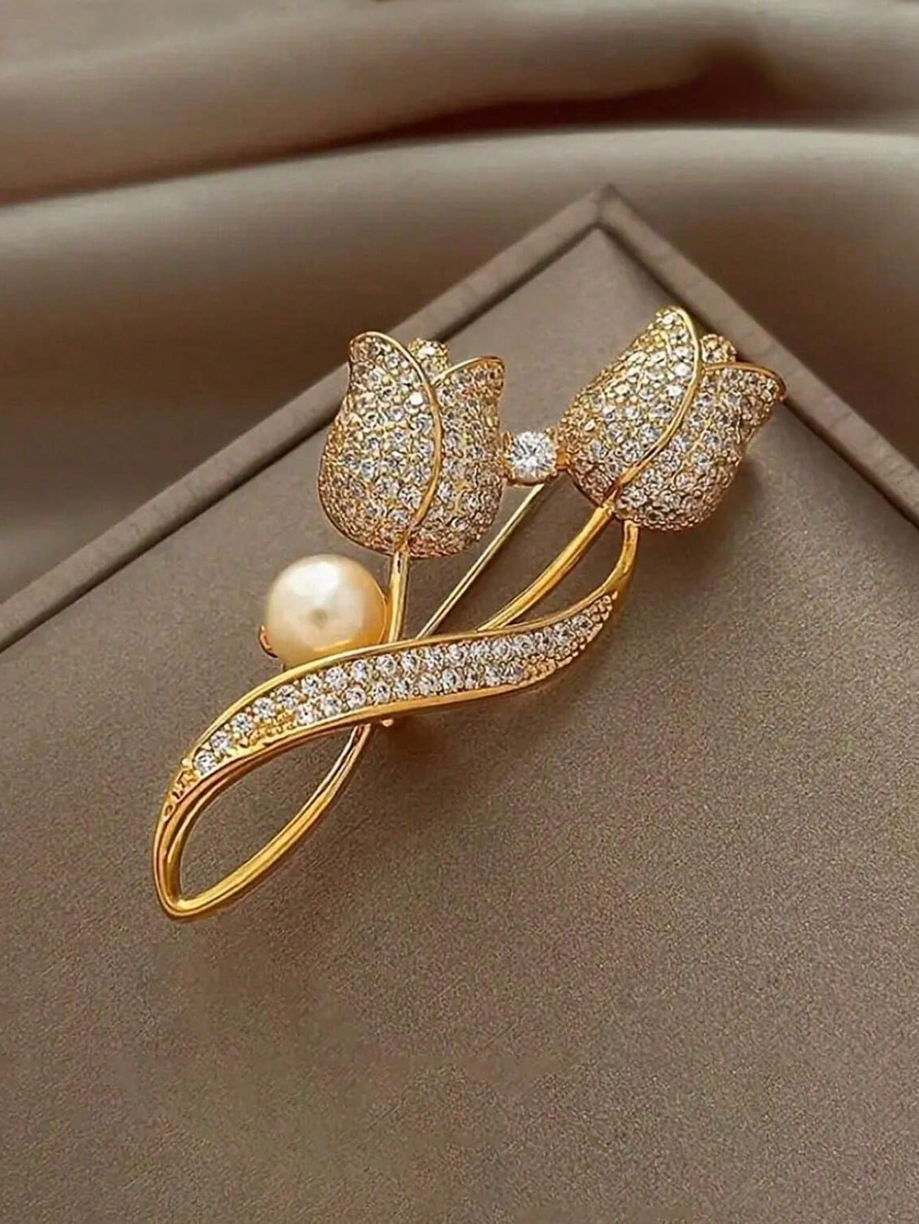 1pc Random Fashionable Tulip Shaped Faux Pearl & Rhinestone Brooch, Ideal Gift