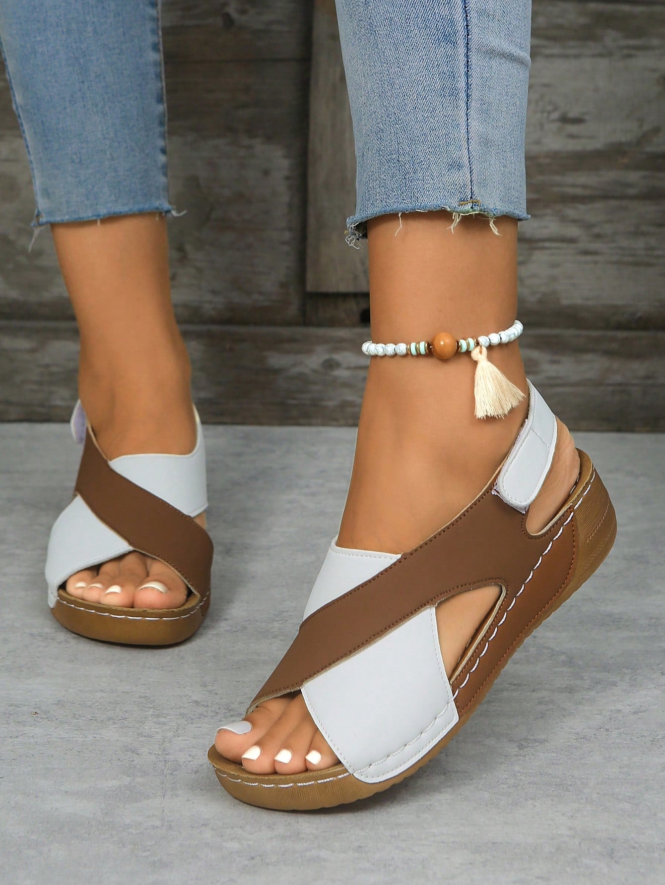 Summer 2024 New Fashion Birkenstocks Light Gray Metal Buckle Wear Sandals Fashion Go With Everything