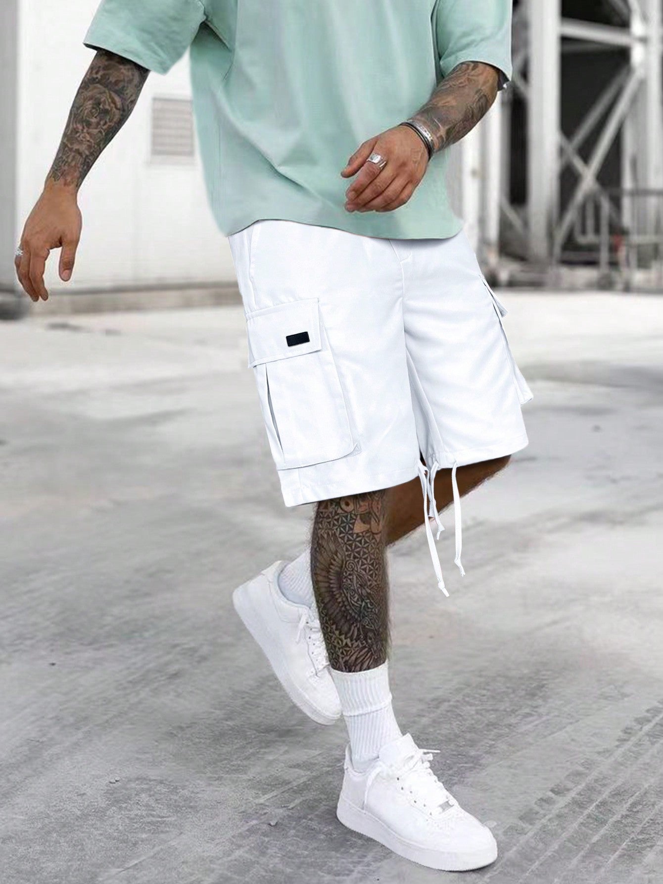 Men Flap Pocket Drawstring Waist Cargo Shorts