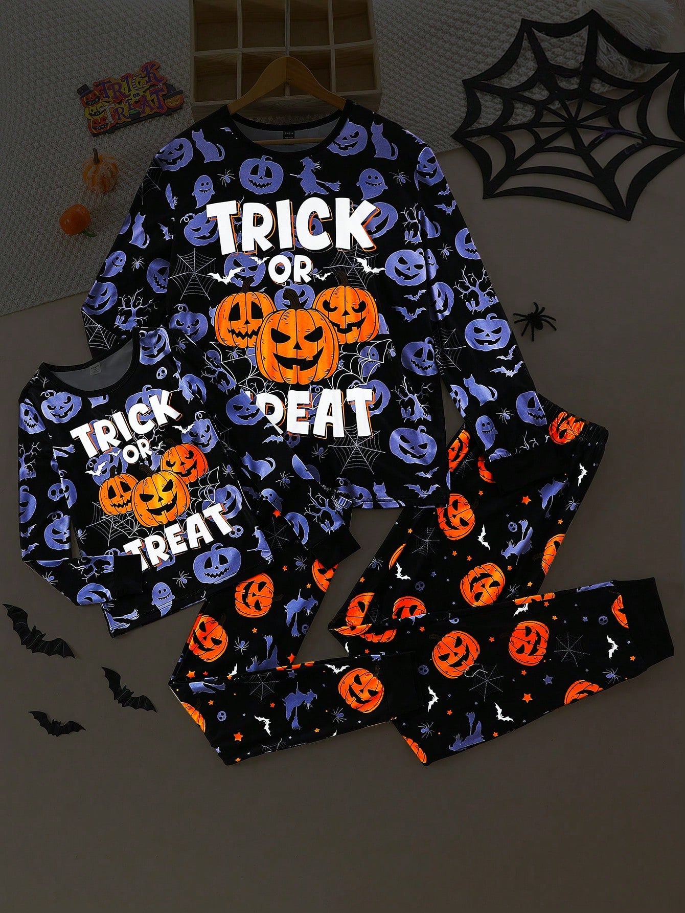 2pcs Older Tween Boy Glow-In-The-Dark Halloween Ghost & Bat Pumpkin Print Snug Fit Sweatshirt & Pants Pajama Set