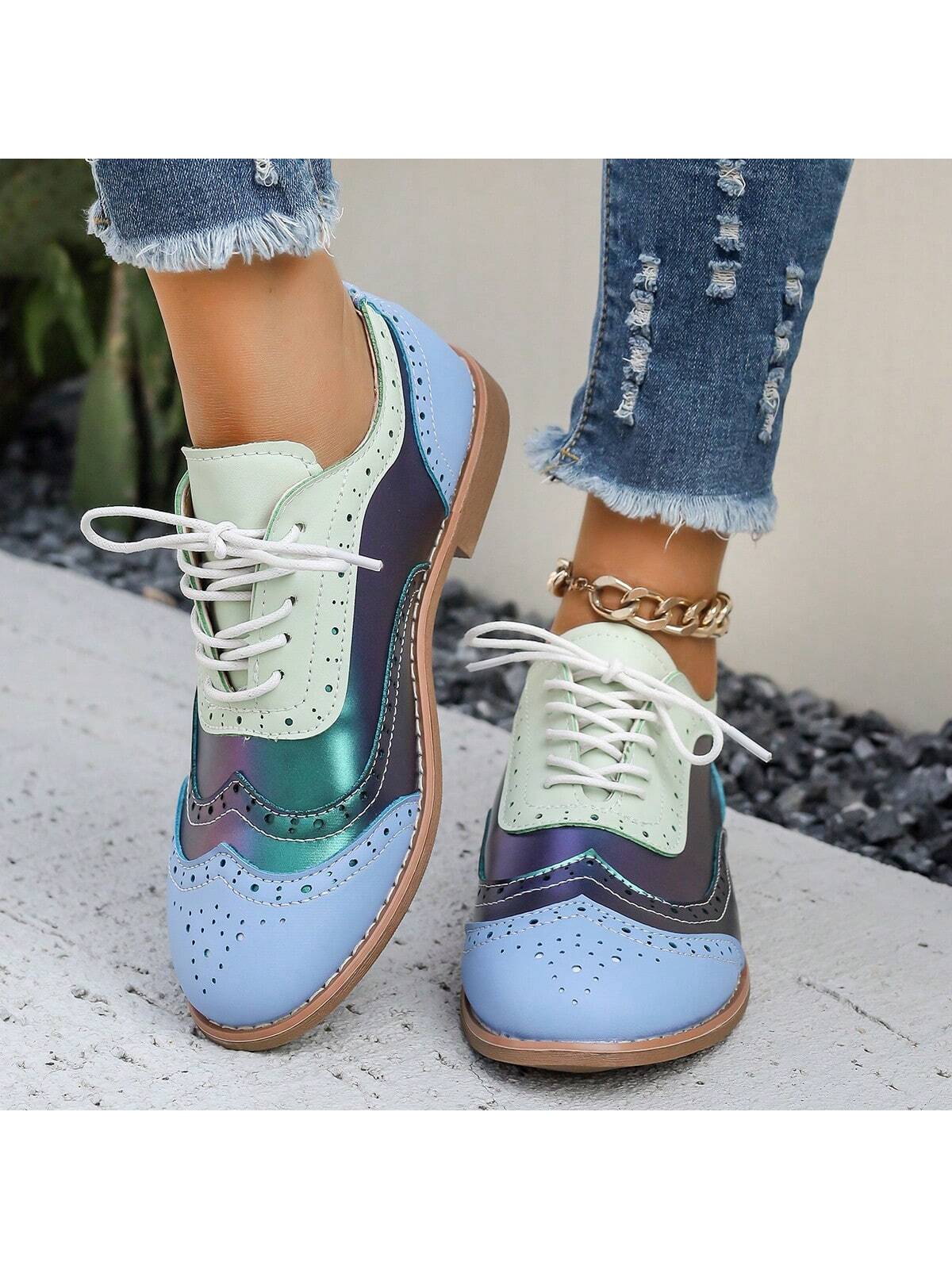 European And American Style Large Size British Style Women's Flat Shoes, Comfortable Lace-Up Casual Leather Shoes, Retro Carved Color Blocking Low Cut Student Shoes, Fashionable Low-Heeled Shoes For Women