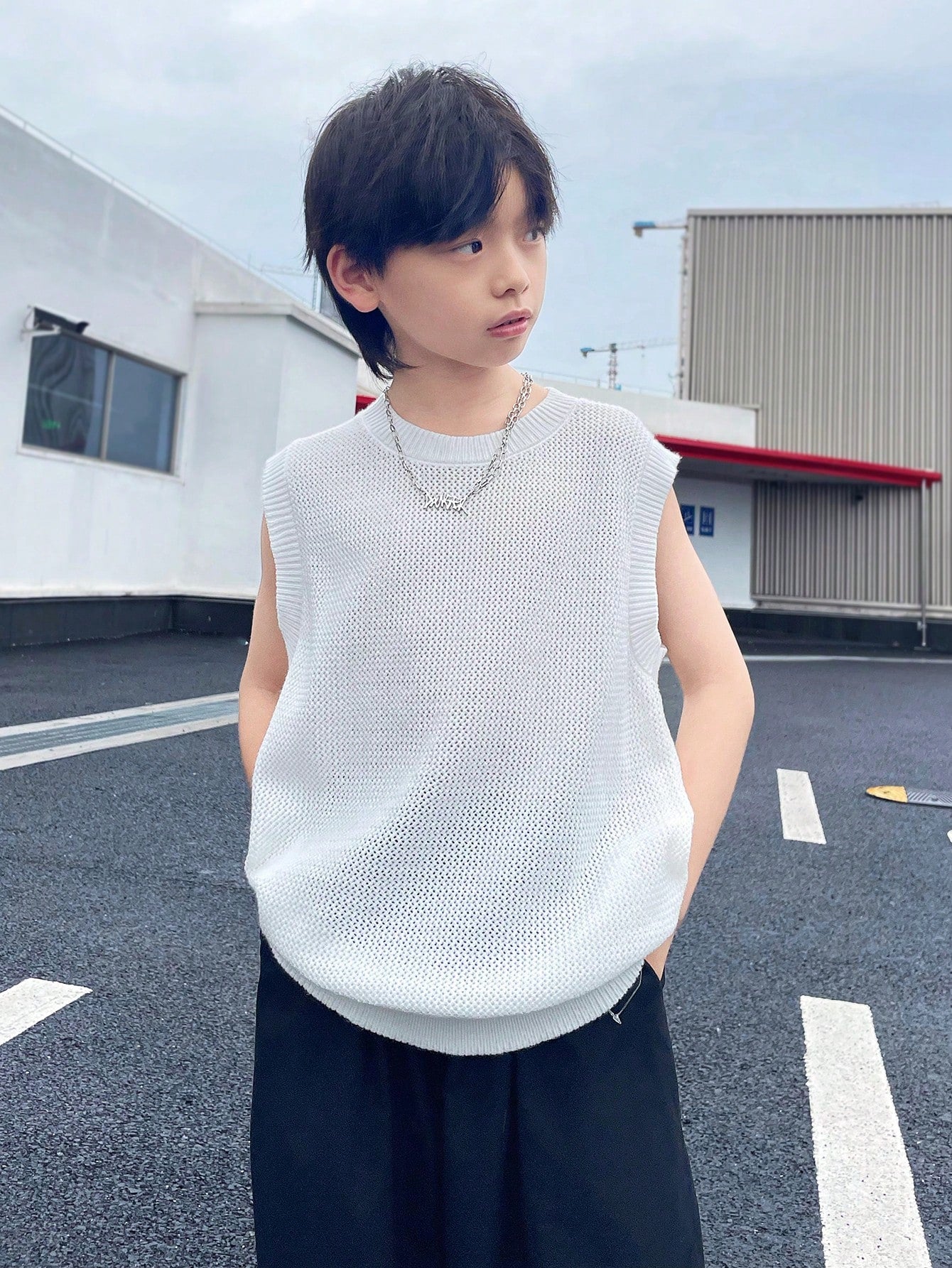 Tween Boy's Loose Sleeveless Sweater Vest With Round Neck