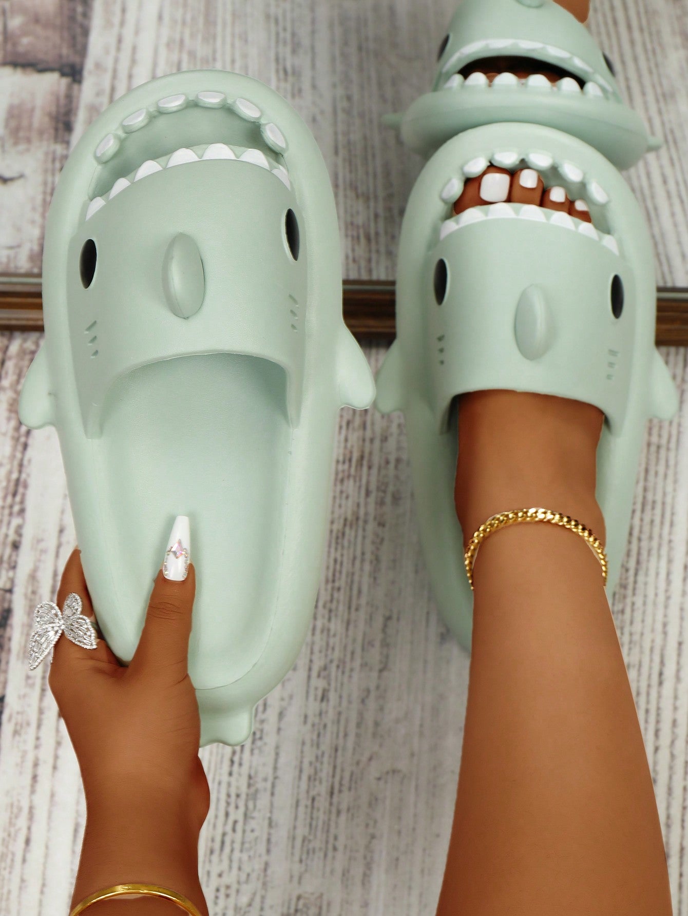 Fashionable And Fun Shark Shaped Slides Thick-Soled Plastic Slippers For Women