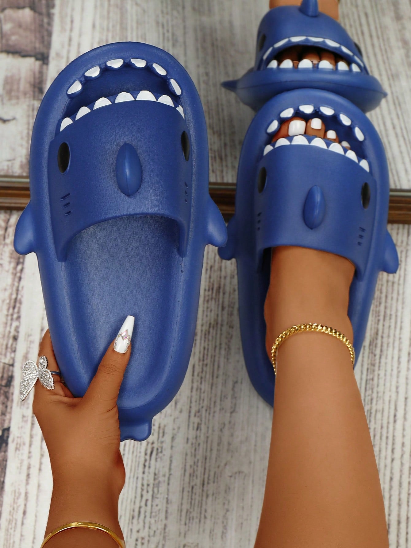 Fashionable Fun Shark Shaped Thick Sole Plastic Slippers, New Style Shark Slides