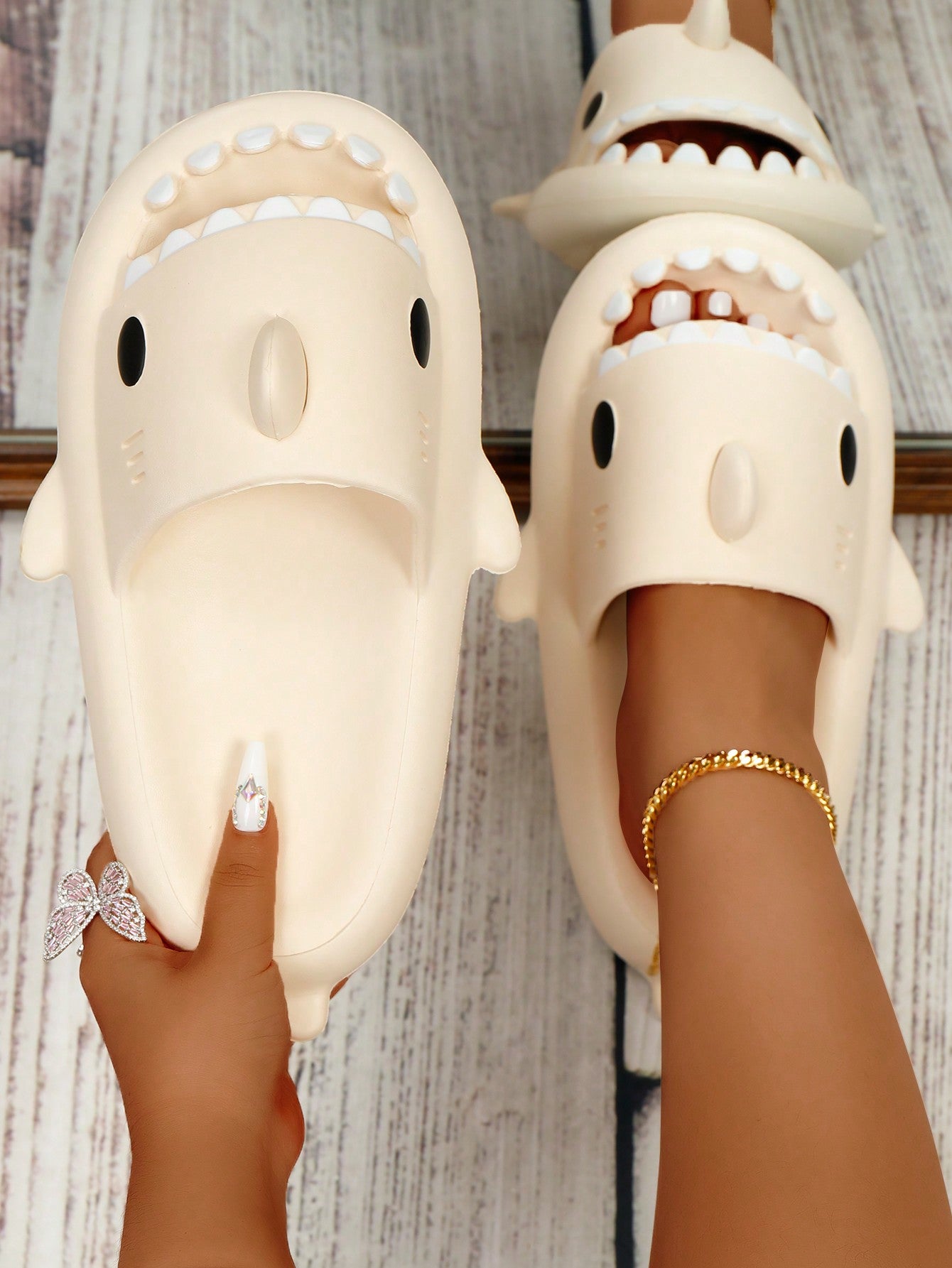 Fashionable Fun Shark Shaped Thick Sole Plastic Slippers, New Style Shark Slides