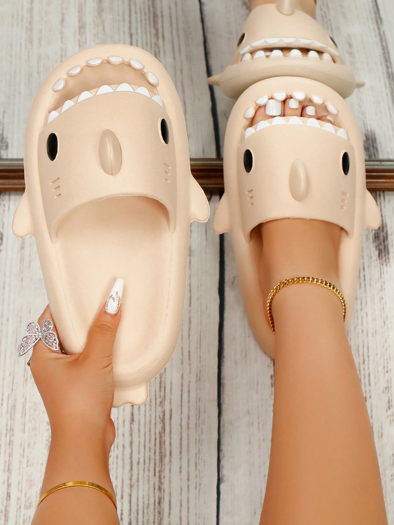 Fashionable Fun Shark Shaped Thick Sole Plastic Slippers, New Style Shark Slides