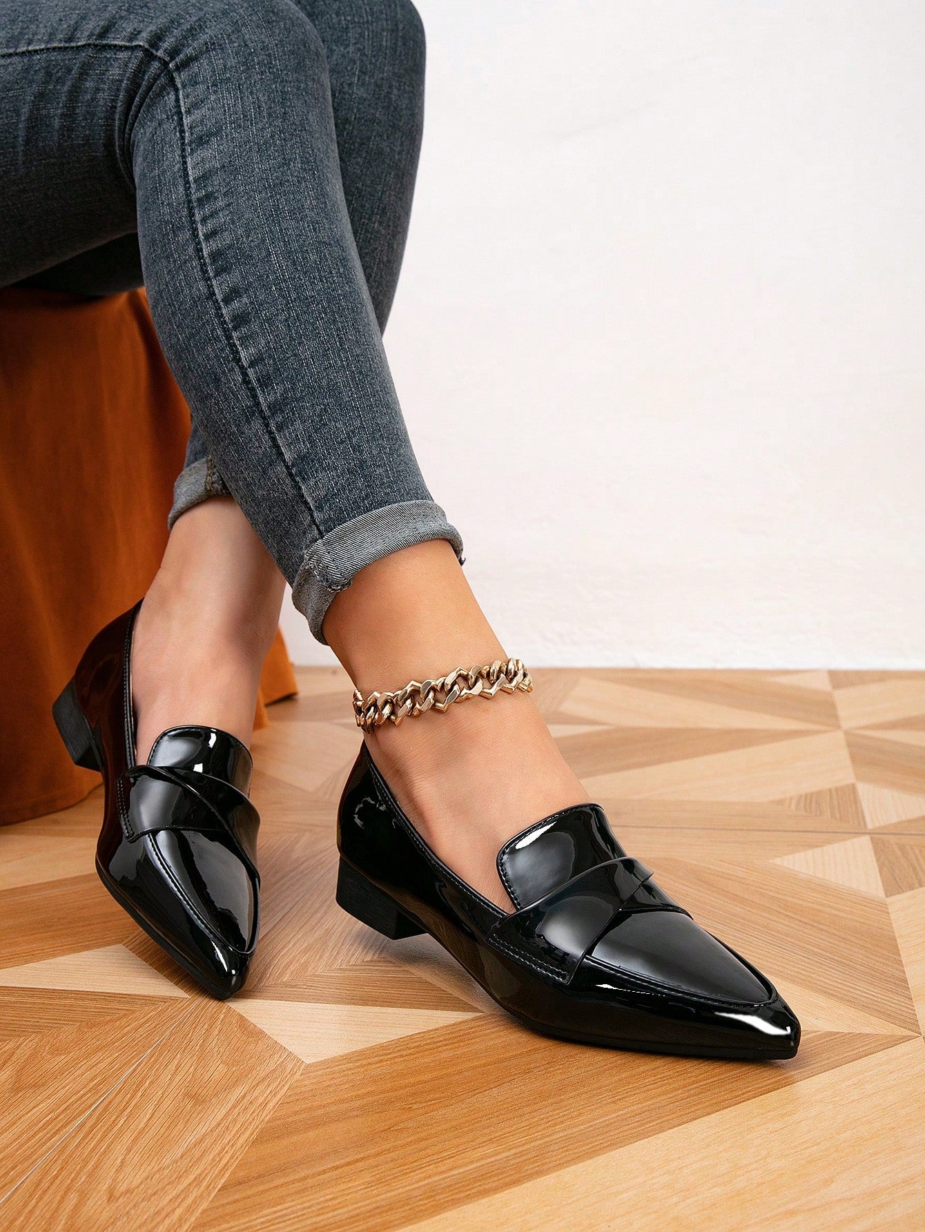 Fashionable Ladies' Pointed Toe Loafers Flats