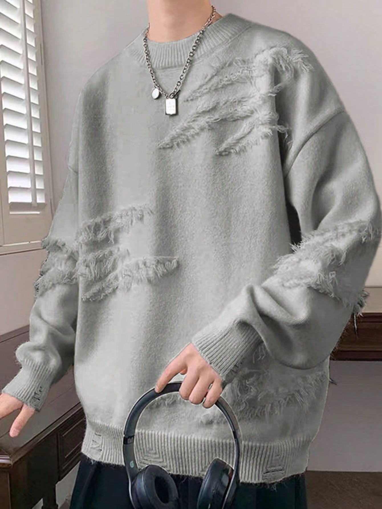 Men's Solid Color Distressed Round Neck Sweater