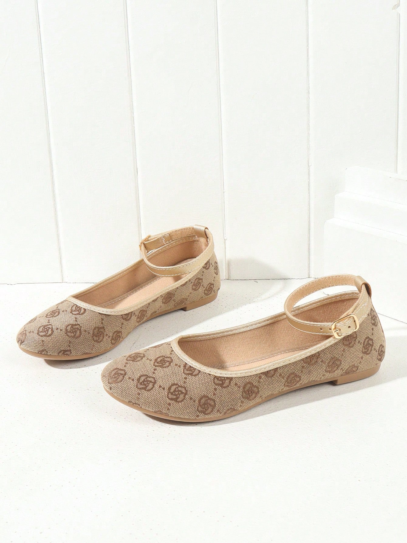 Fashionable And Comfortable Women's Flat Shoes