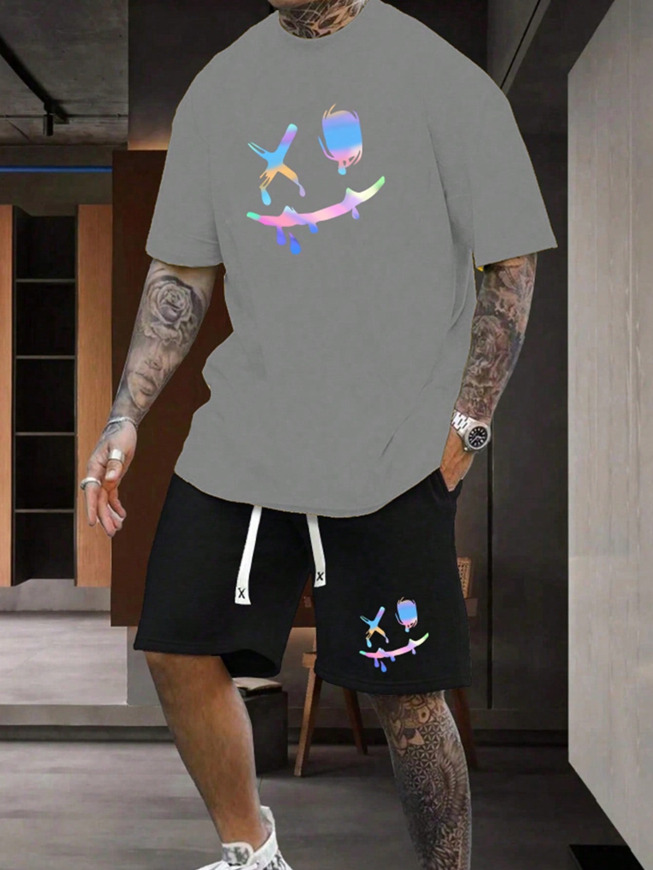 Men Cartoon Graphic Tee & Drawstring Waist Shorts