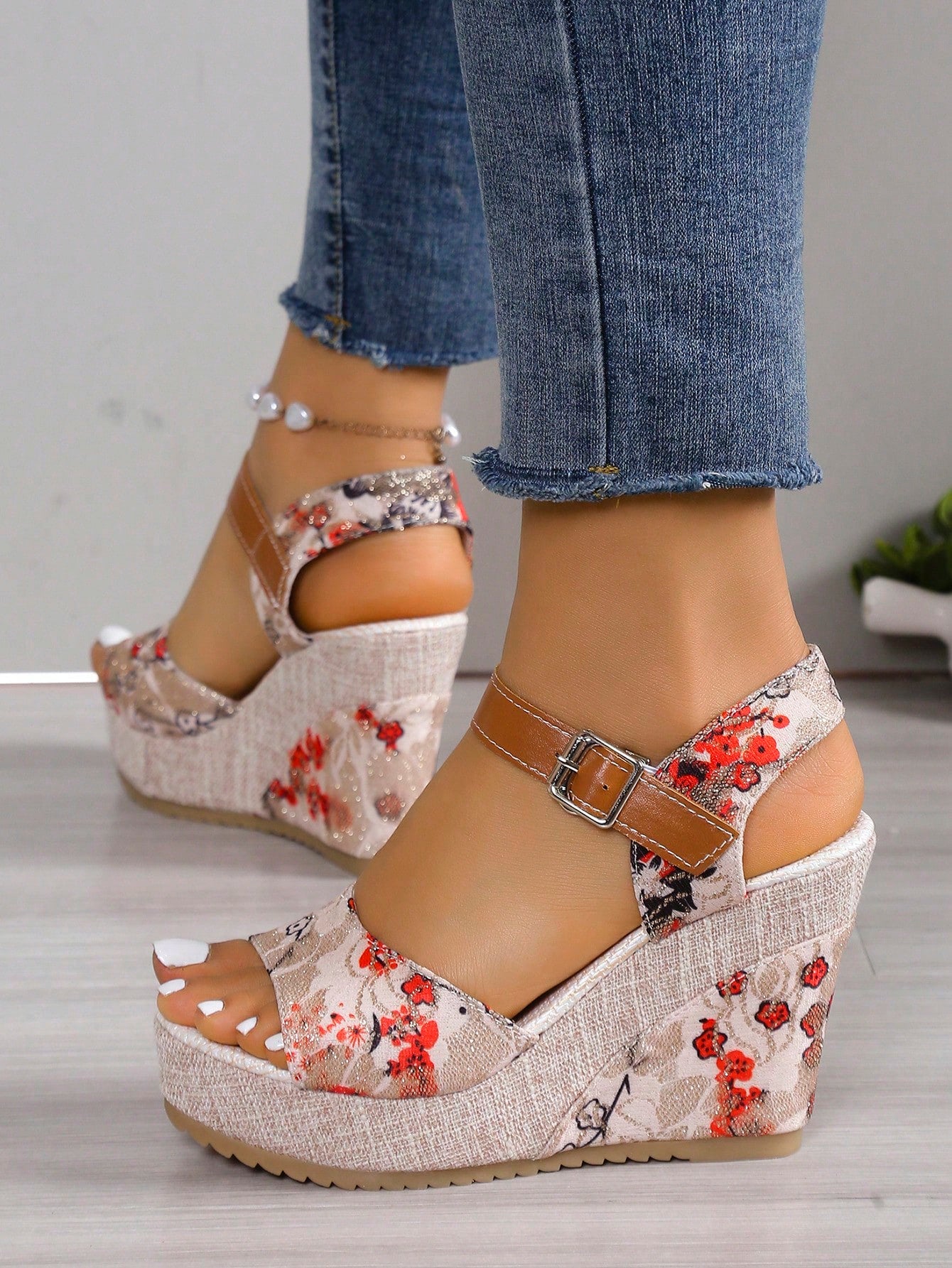 Women's Wedge Platform Thick Sole Sandals, Spring Summer 2024 New Arrival, Outdoor Wear, Versatile One-Strap Buckle Slides, Sexy Model/Stage, Color Block Floral Beach Casual Slippers, Comfortable Open Toe Shoes, Green Floral Trendy Elevated Petite Footwea