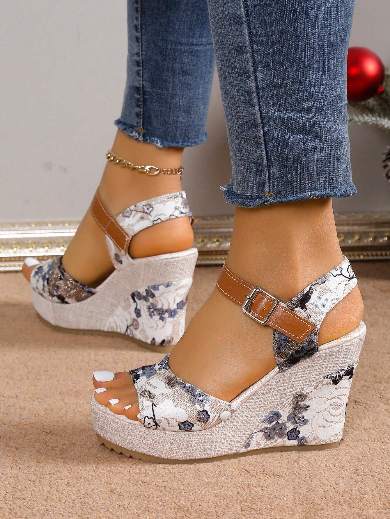 Women's Wedge Platform Thick Sole Sandals, Spring Summer 2024 New Arrival, Outdoor Wear, Versatile One-Strap Buckle Slides, Sexy Model/Stage, Color Block Floral Beach Casual Slippers, Comfortable Open Toe Shoes, Green Floral Trendy Elevated Petite Footwea