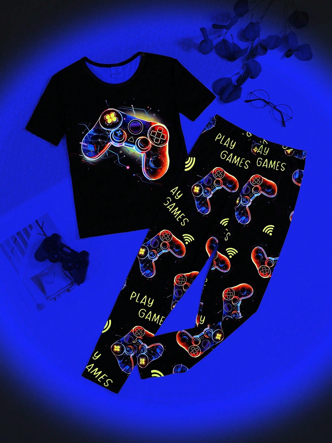 2pcs Tween Boy's Snug Fit Neon Video Game Controller Print Short Sleeve Pajama Set