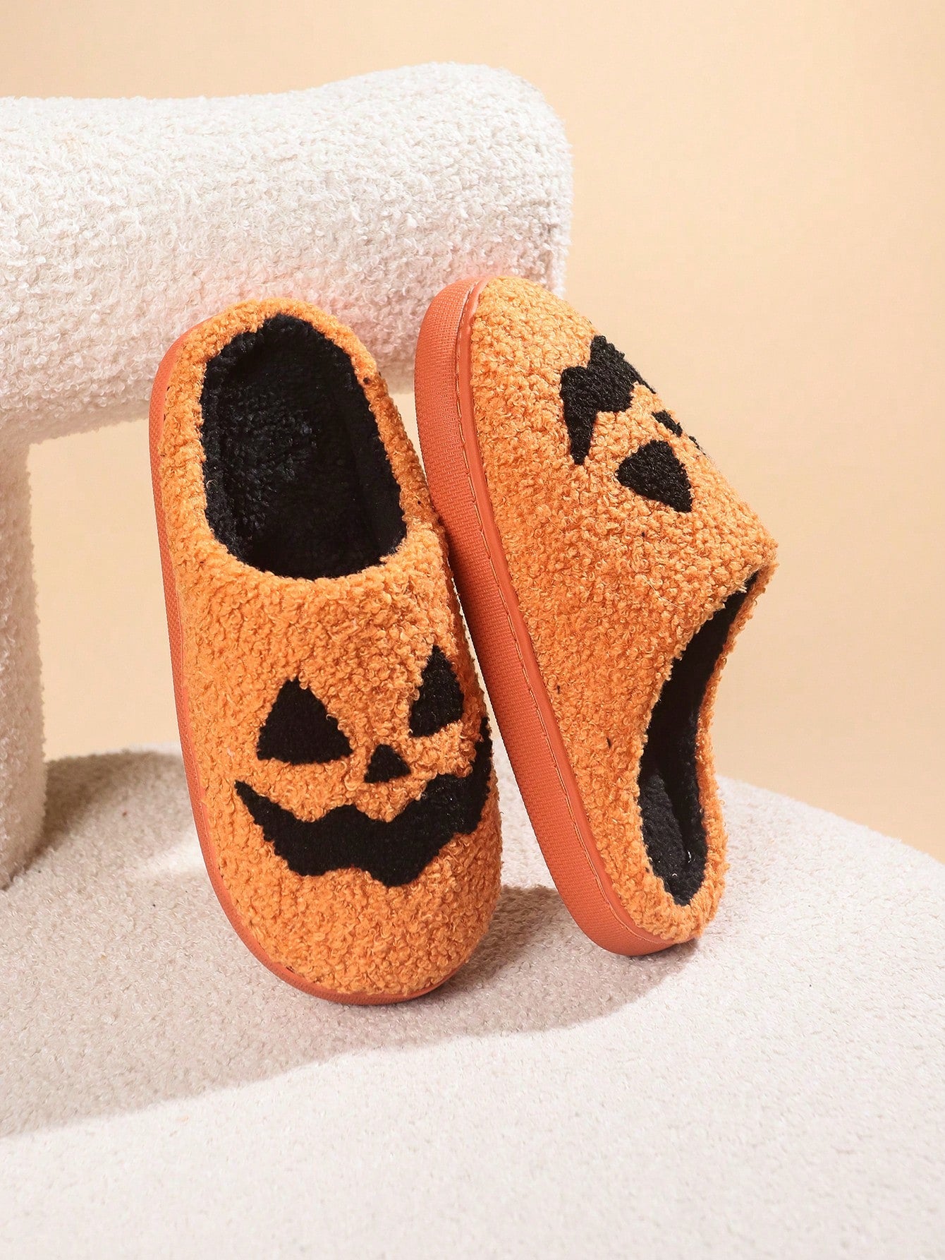 Halloween Theme Orange Pumpkin Pattern Fabric Print Warm Slippers, Plush Slippers, Thick Slippers, Women's Slippers, Men's Slippers, Cute Slippers, Minimalist Slippers, Anti-Slip Slippers, Indoor Slippers, Plastic Slippers, Casual Slippers, Fashion Slippe