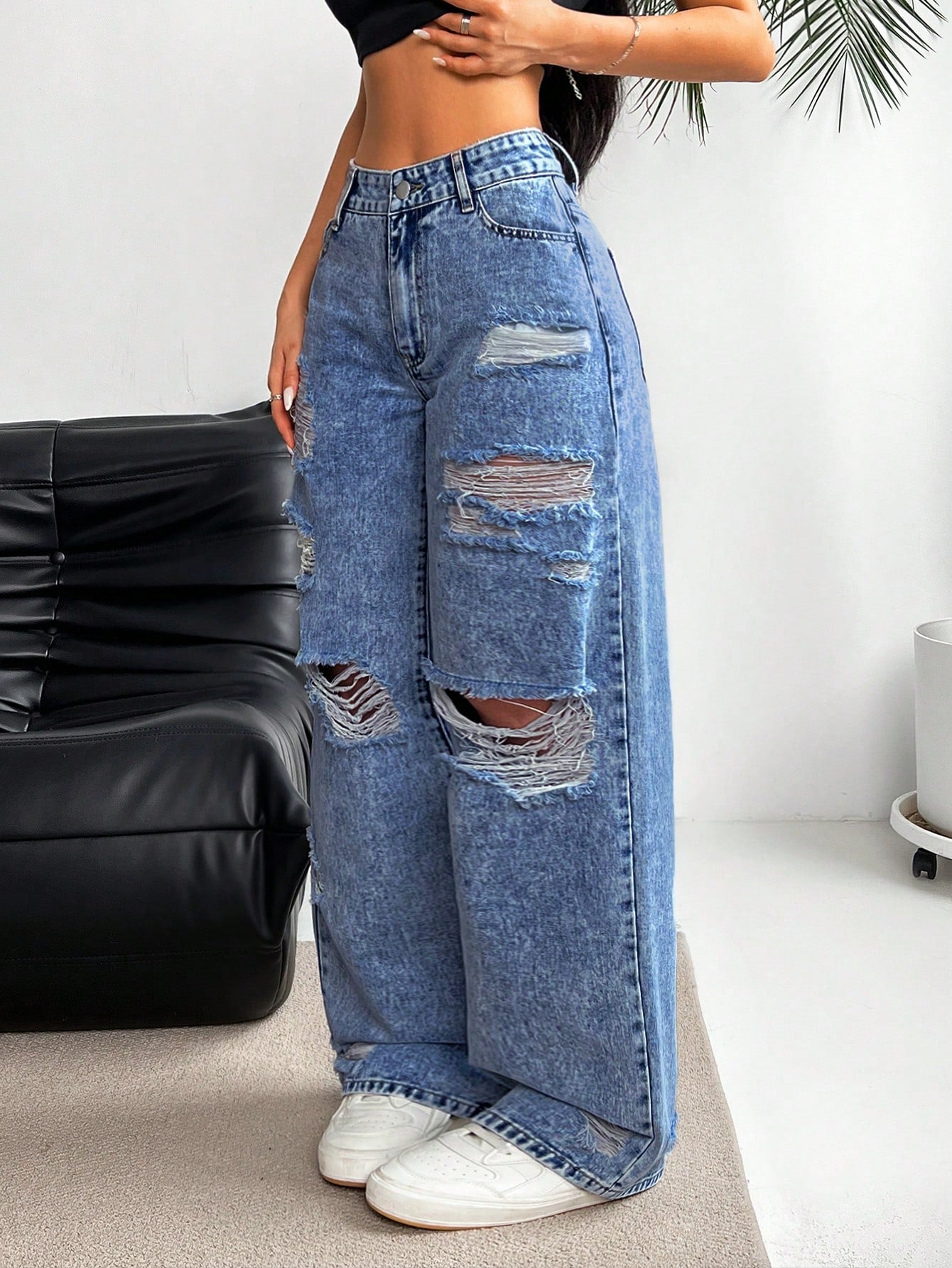 Women's Fashionable Distressed & Fading Loose Fit Jeans