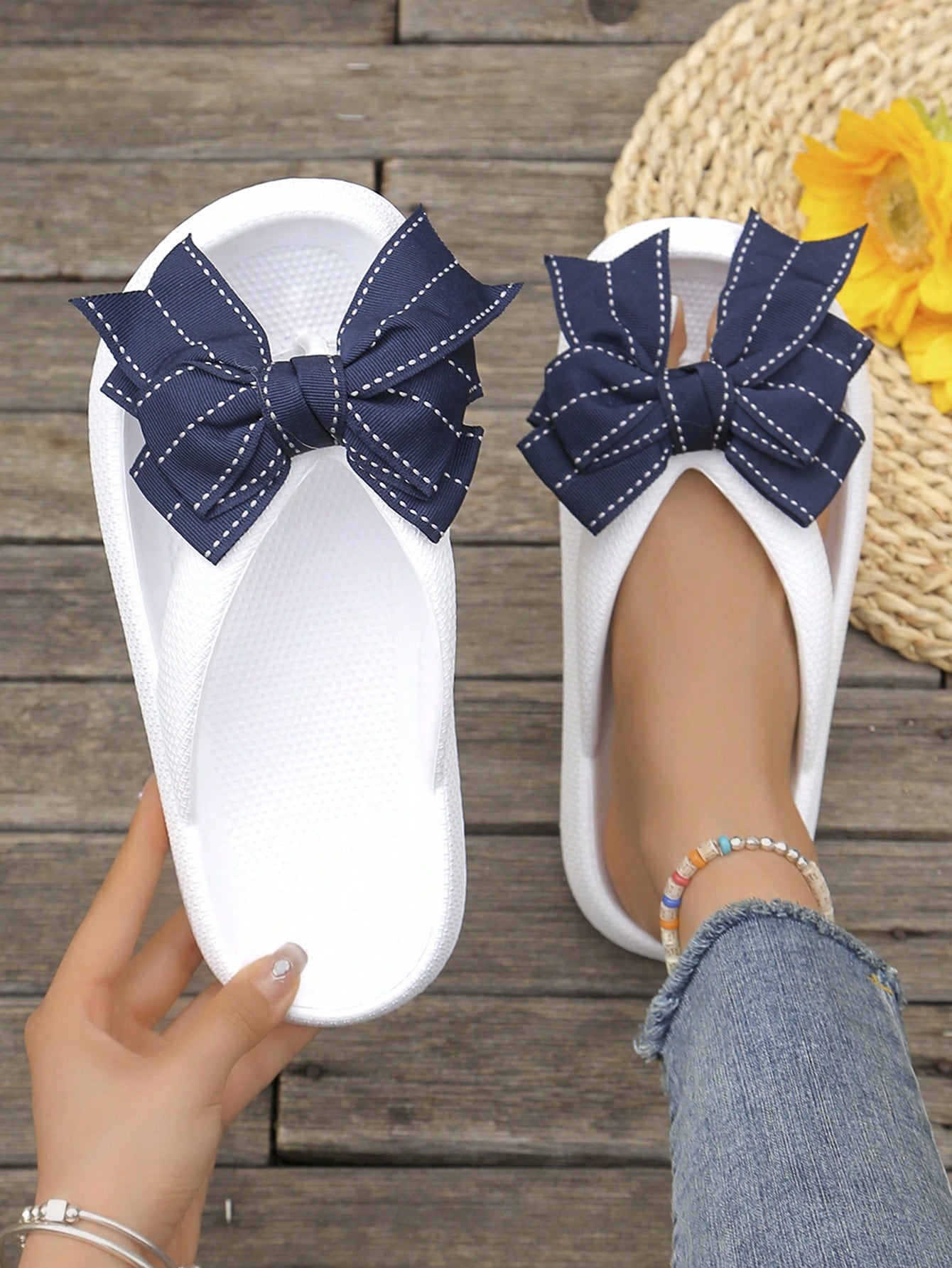 2024 Summer New Women's Thick-Soled Slipper, Casual Resort-Style Handmade Bowknot Beach Sandals, Large Size And Random Print