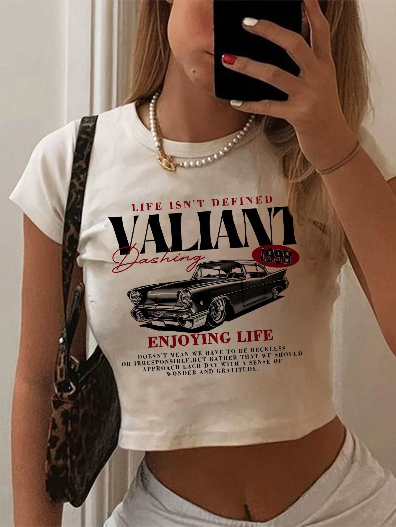 Casual And Simple White Round Neck Short Sleeve Tight Women's T-Shirt With Car Print, Suitable For Summer