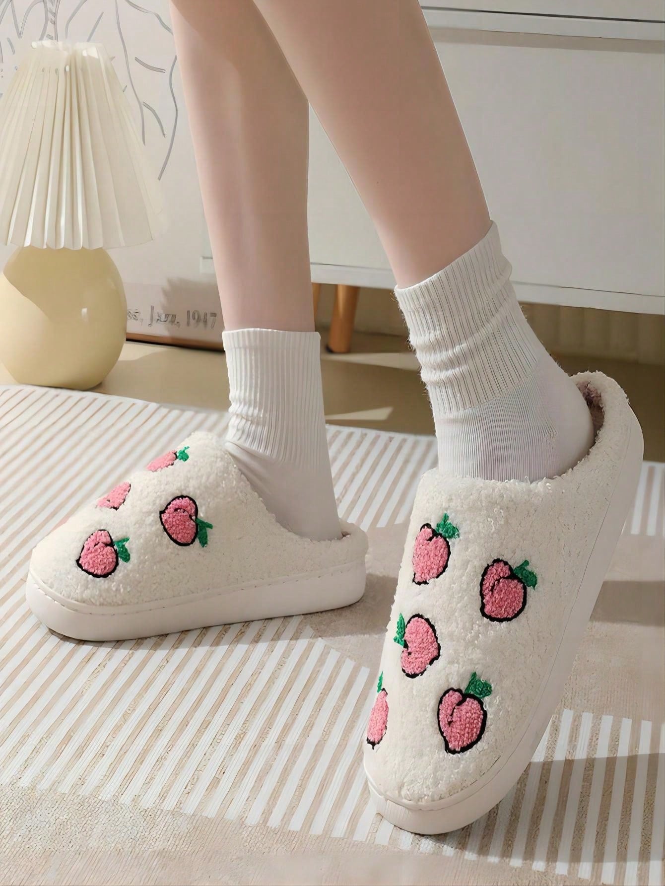 1Pair Cute Countryside Style Red Cherry/Pink Vivid Peach Embroidery Pattern Warm Slippers, Winter Indoor Home Slippers, Plush Slippers, Thickened Slippers, Women/Men/Kids Slippers, Lovely Slippers, Simple Slippers, Anti-Slip Slippers, Indoor Slippers, Sof