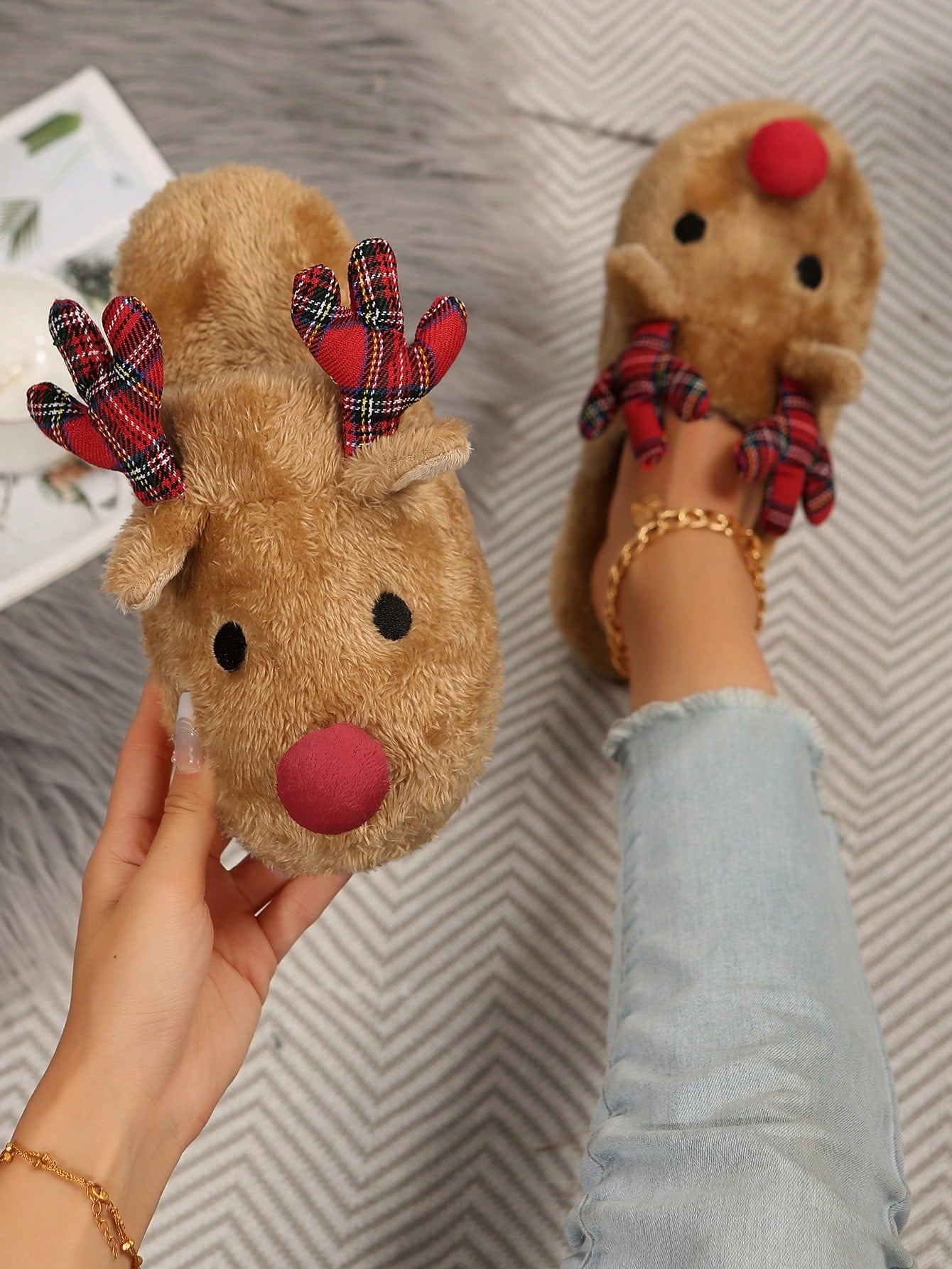 Christmas Style Non-Slip Cartoon Plush Deer Horn Slippers