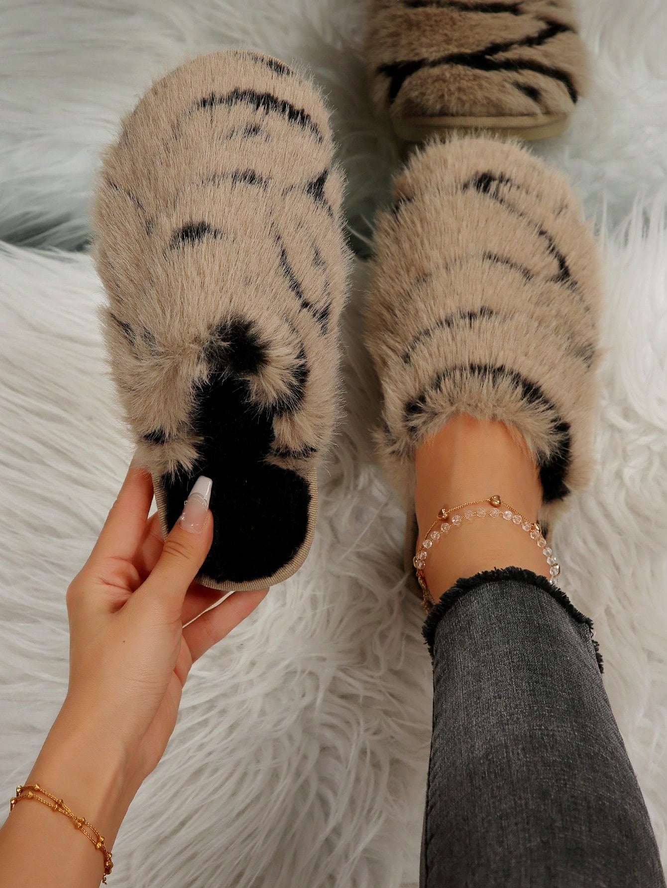 Women's Fashion Plus Size Imitation Mink Fur Slide Slippers, Soft Sole Indoor Outdoor Plush Fluffy House Slippers, Warm Cozy Slip On Sandals