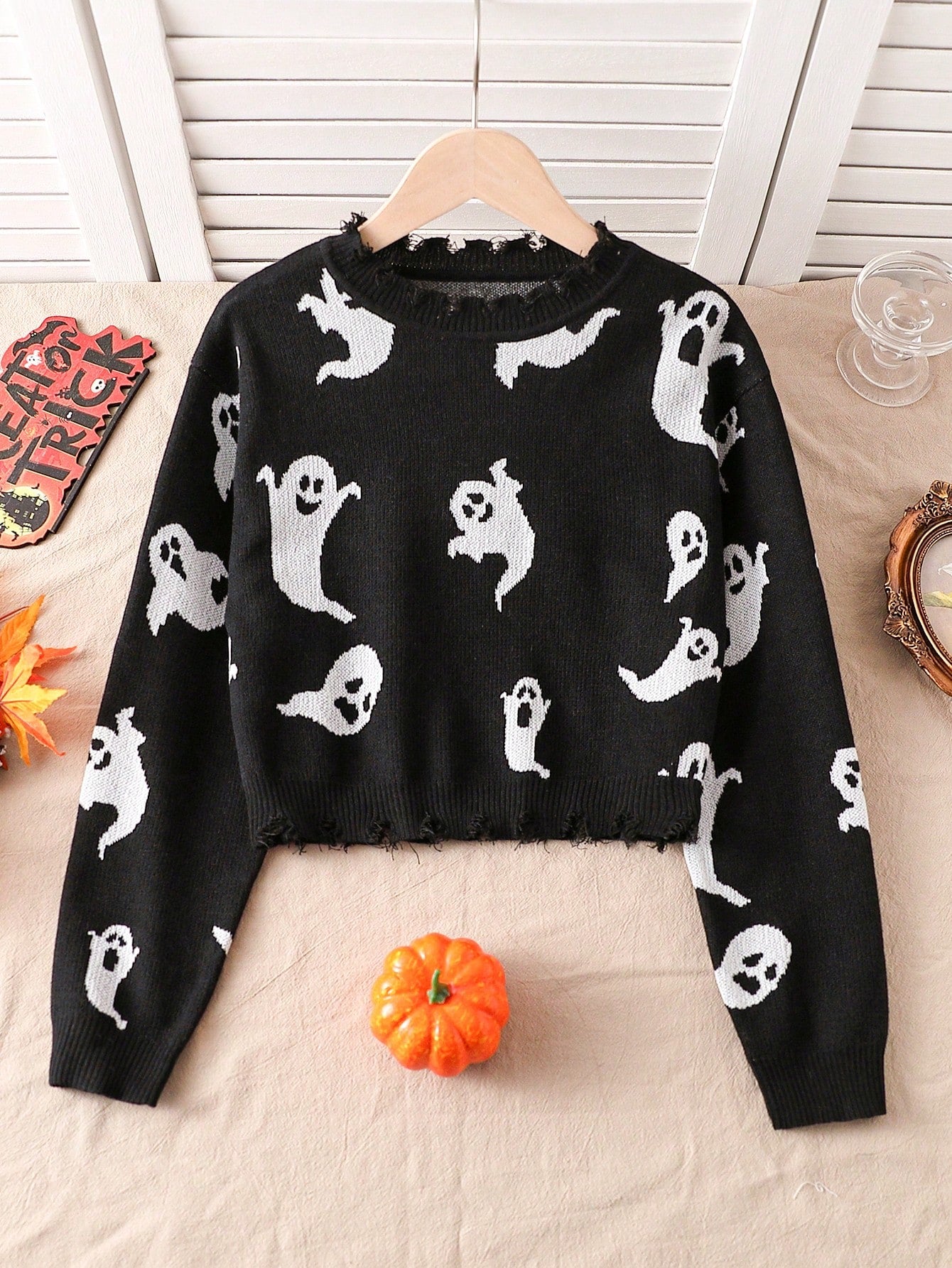 Tween Girls' Casual Black Stylish Halloween Graphic Distressed Cropped Knit Sweater, Soft & Comfy For Daily Wear, Party, Autumn Winter