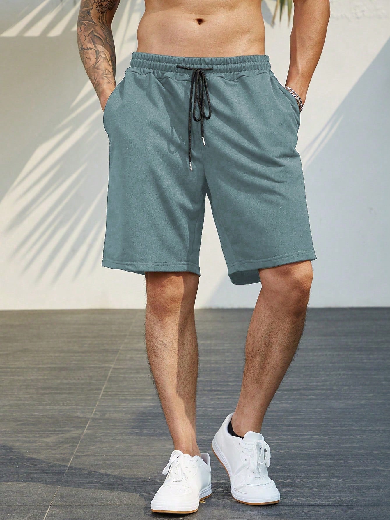 Men Plus Solid Drawstring Waist Slant Pocket Shorts