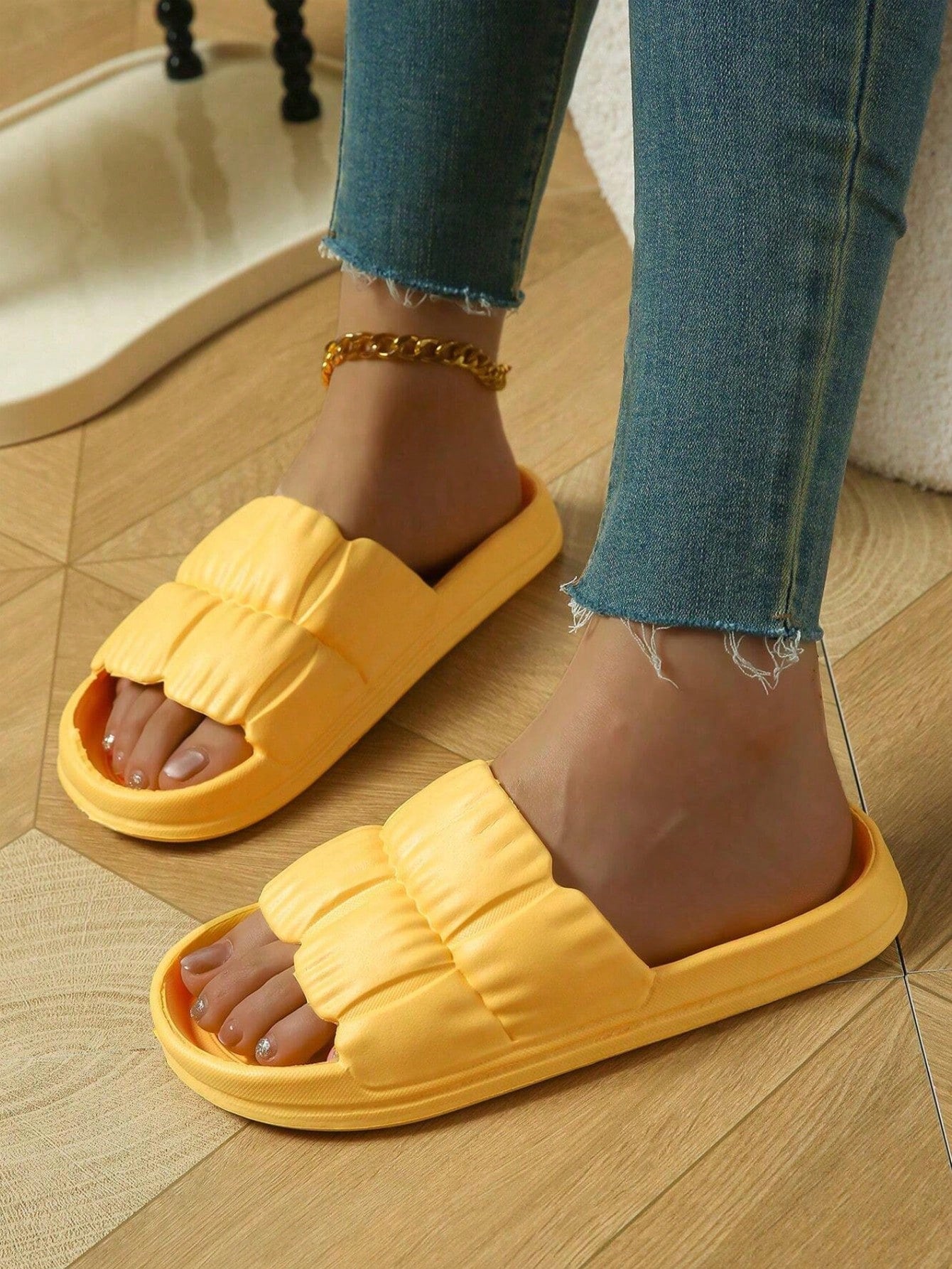 Summer Women's Solid Color Indoor Plastic Slippers, Anti-Slip Bathroom Home Soft Bottom Flat Shoes (It Is Recommended To Order One Size Up)