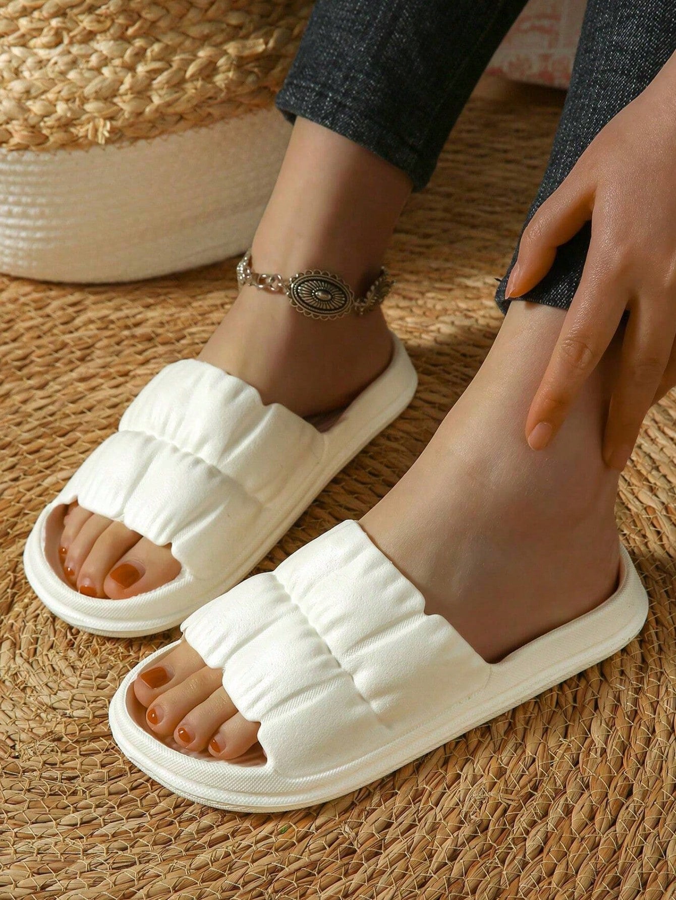 Summer Women's Solid Color Indoor Plastic Slippers, Anti-Slip Bathroom Home Soft Bottom Flat Shoes (It Is Recommended To Order One Size Up)